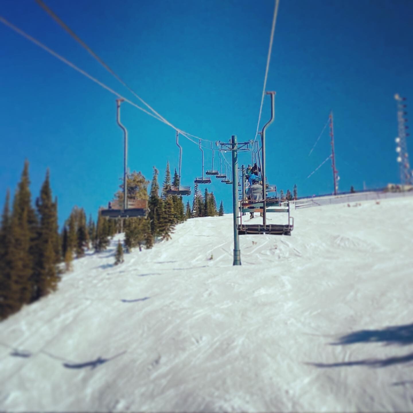 What is Brainspotting? Well, it&rsquo;s sort of like a chairlift... 🤔

I was skiing and while riding the chairlift, an analogy popped into my mind. We can practice visualization at the same time😎: 

Let&rsquo;s say all the chairlifts, gondolas, and