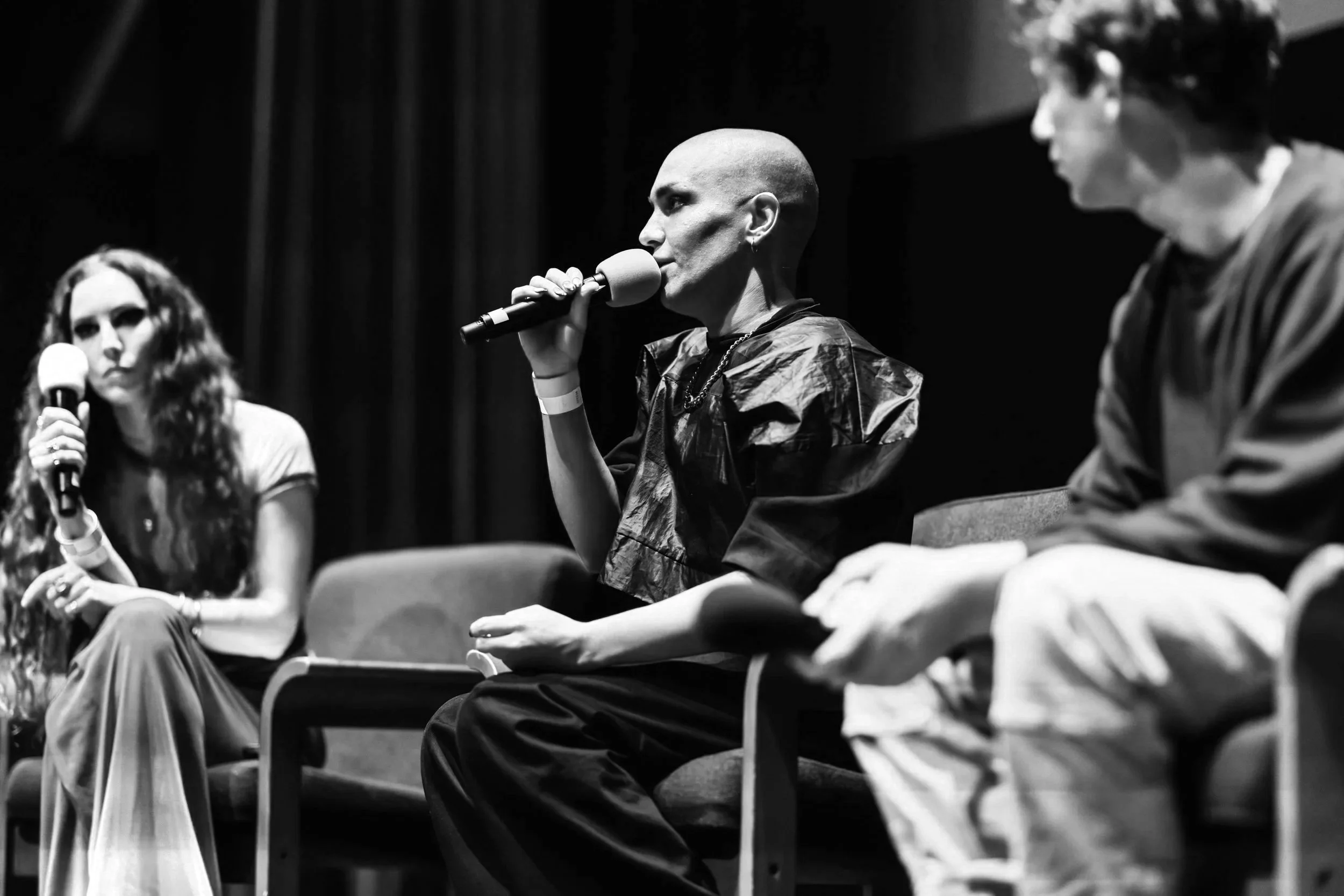 ILĀ is a British multifaceted artist, producer, and vocalist creating immersive sonic worlds that blend quantum computer music, AI, and the human voice to explore identity and liberation