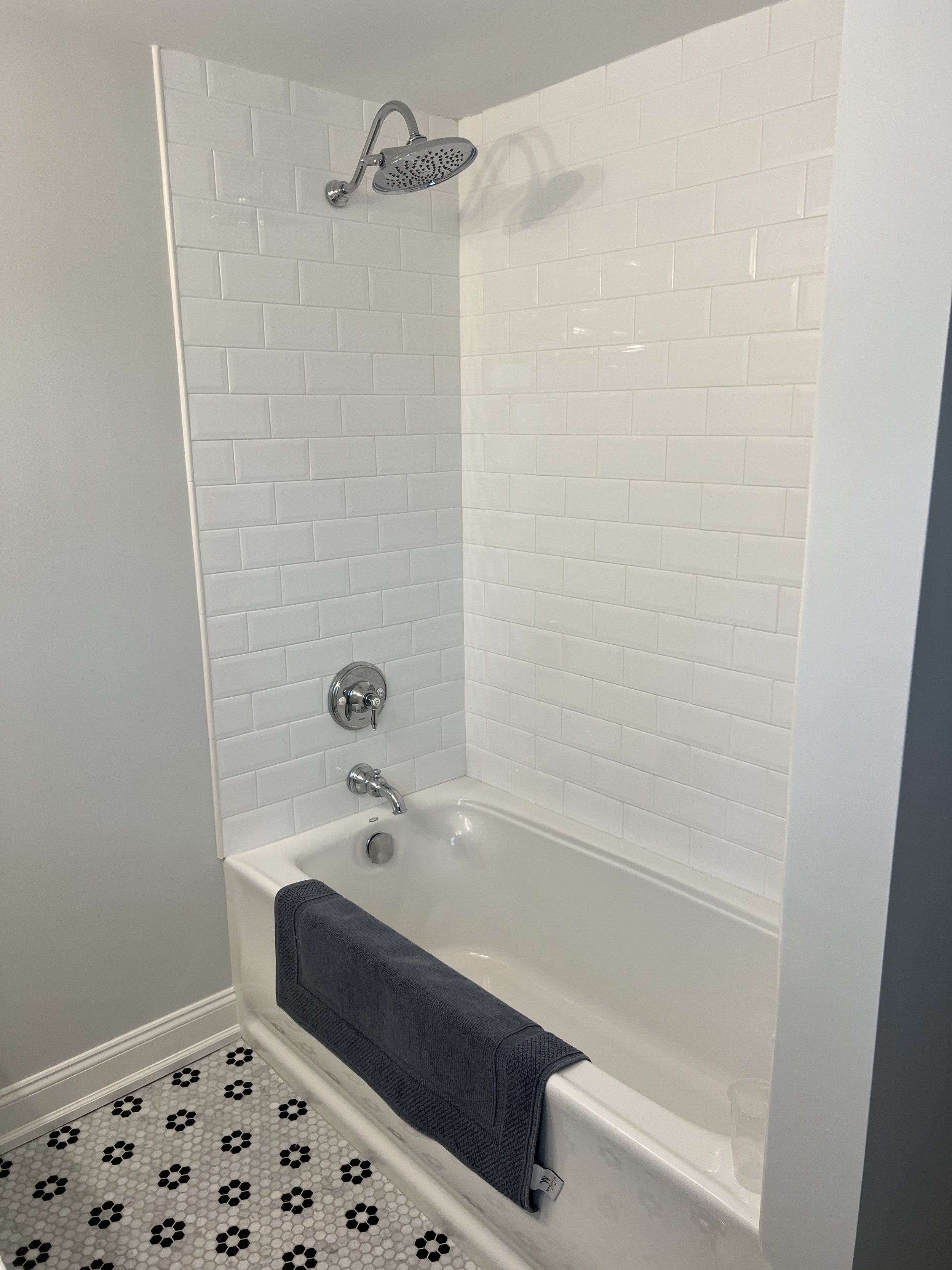 NEWTOWN SQUARE_BATH 1.jpeg