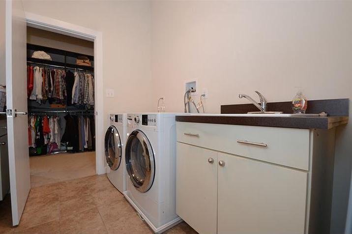 NEWTOWN SQUARE 2_LAUNDRY.jpeg