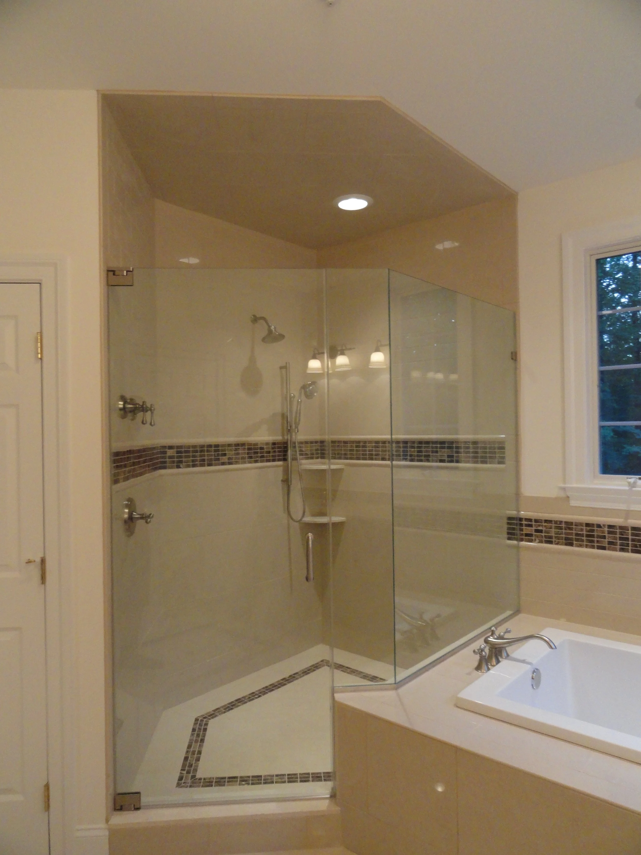 WAYNE_MASTER BATH 3.JPG