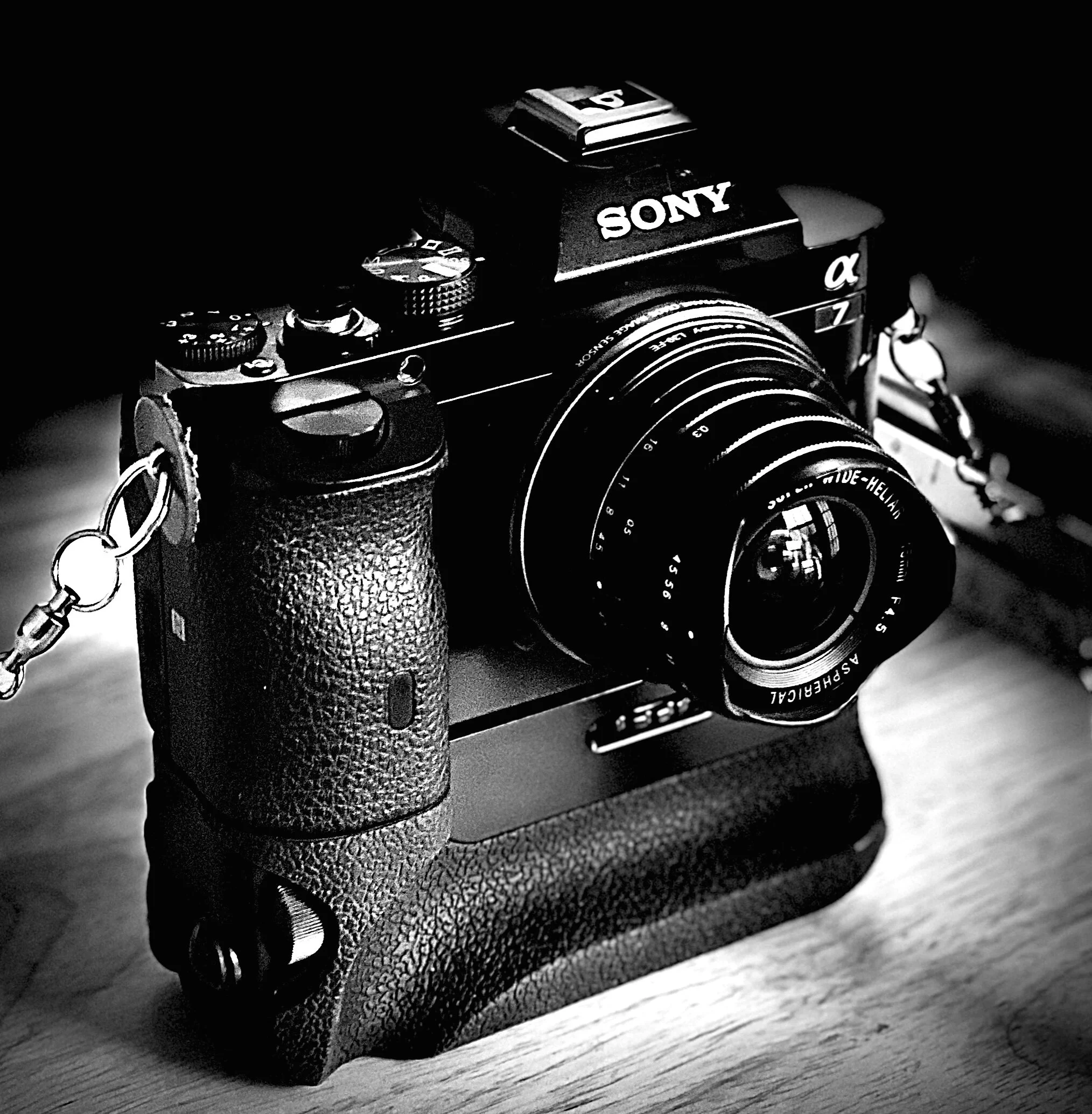 Sony A7 with very wide angle Voigtlander  Heliar lens