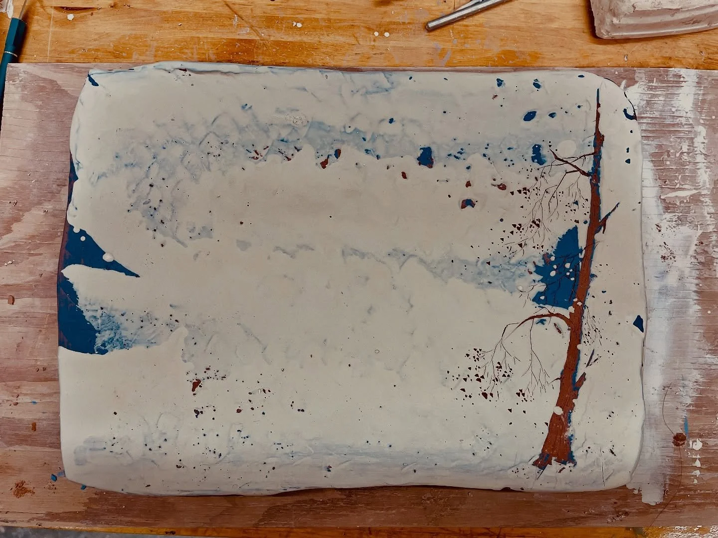 Work in progress ❄️❄️
.
.
.
.
.
.
.
.
.
.
.
.
.
#winter #winterwonderland #winterscene #claywork #ceramics #ceramicartist #ceramicart #cer&aacute;mica #ceramika #potter #potterylove #potteryart #pottery #artist #artlover #potter #plates