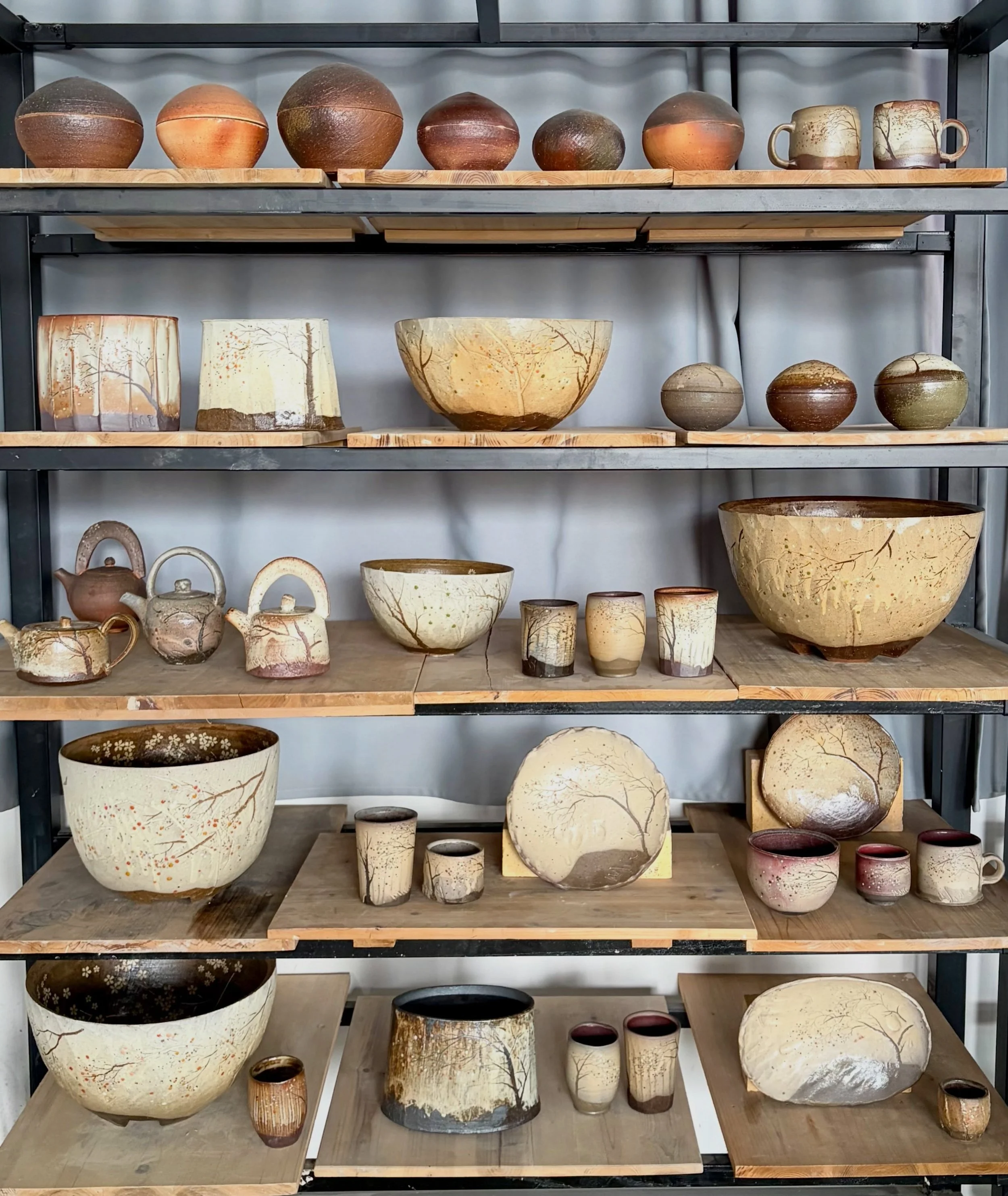 Some of the work I made during my residency in Foshan, China
.
.
.
.
.
.
.
.
.

#clayart #contemporaryceramics #artresidency #artstudio #pottery
