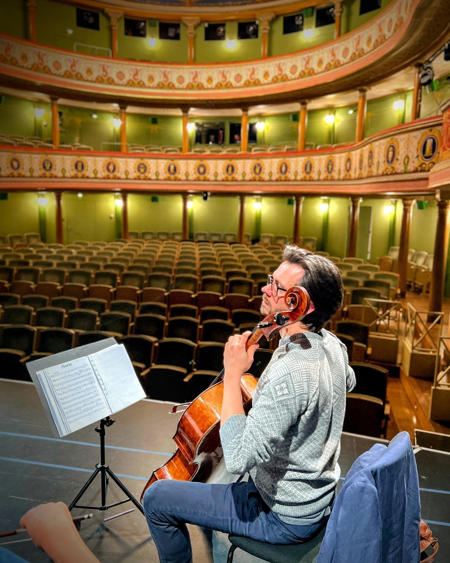 Nice hall! 🤩🤩🤩
@wilhelmatheater yesterday with AchtCelli 🔥
📸 @katharina_weigert 
.
.
.
.
.
.
.
Looking for a master class in summer?
.
May 4th-7th in the Netherlands. With a lot of chamber music with the teachers.
.
July 10th-17h, Dolomites, Ita