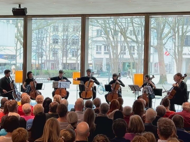 I had a great time with my class in Bregenz last week! Some duo, some quarter and the one and only film music octet with 8 film music titles. Which film nerd knows this one??
Congrats to @madogfdez @jakob_mathis_ @cellistjonas @cellida_imr @zeynepozy