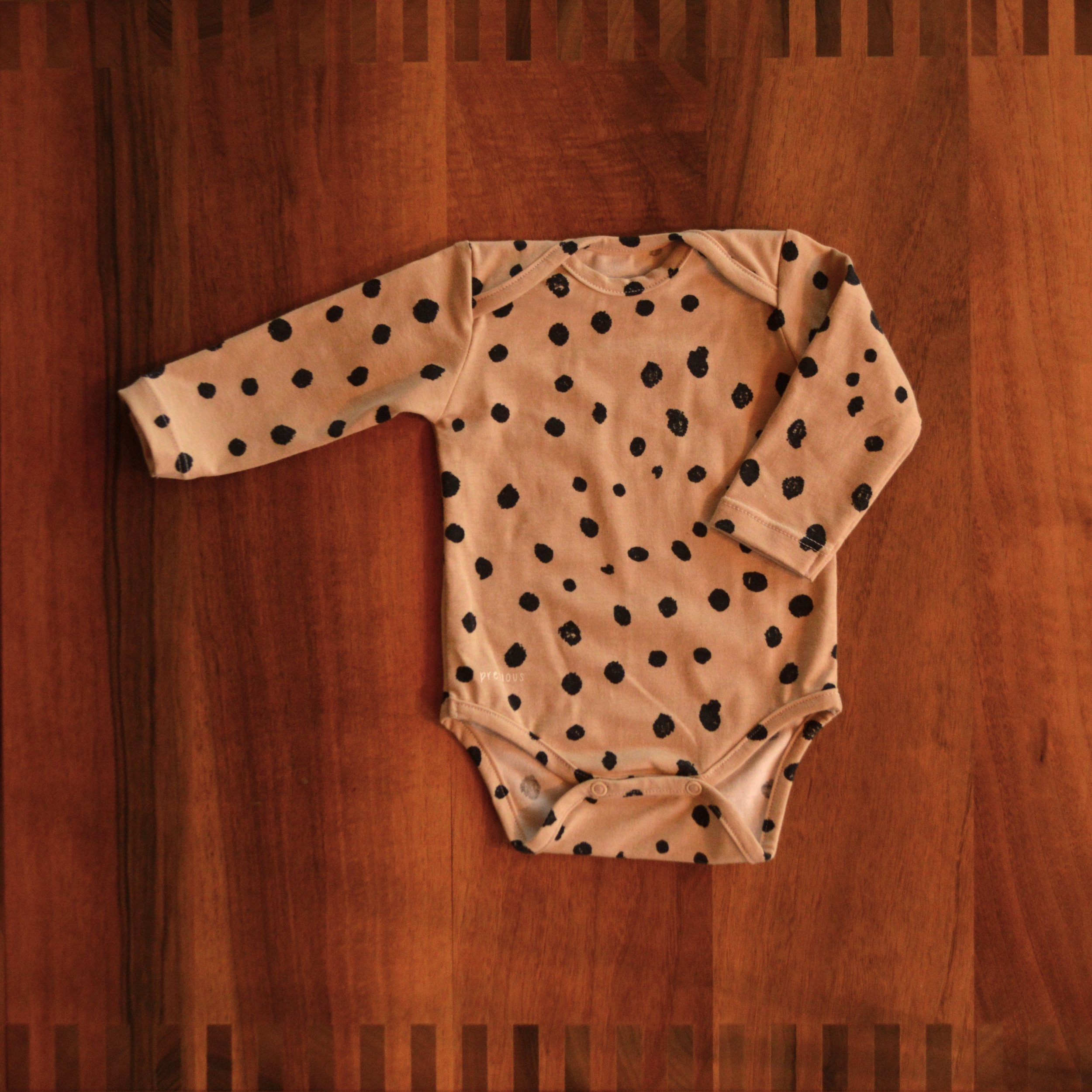 Ilya - Dots Cappuccino // Grösse 62 // Gots-Jersey // 30 CHF