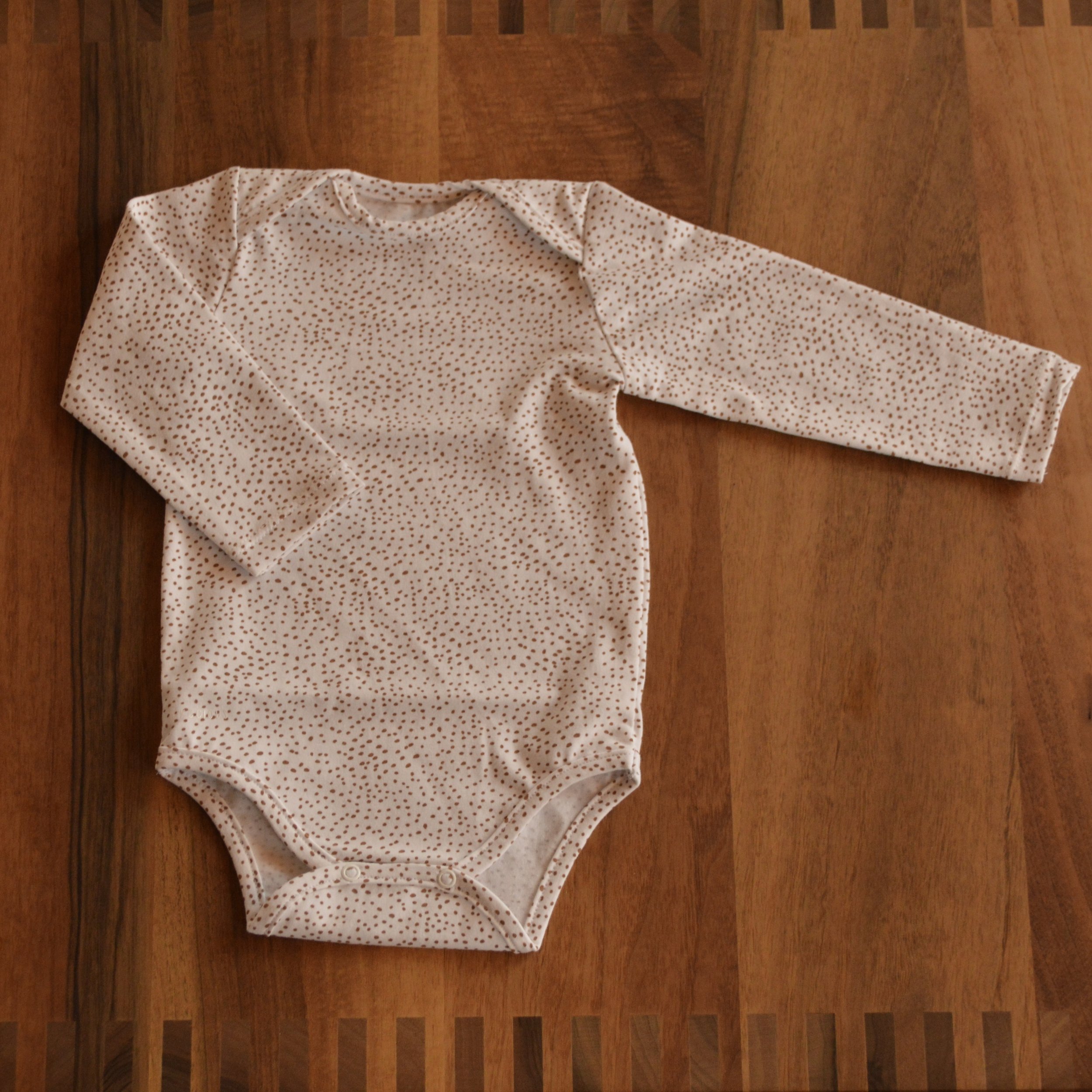 Ilya - Dots Sandstorm // Grösse 80 // Gots-Jersey // 32 CHF