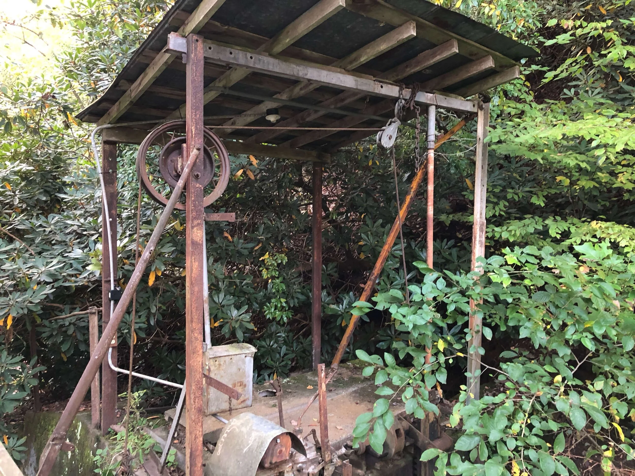 Not 100% sure what this was, but it looked cool. Probably a piece of moonshine equipment disguised as a run down shed