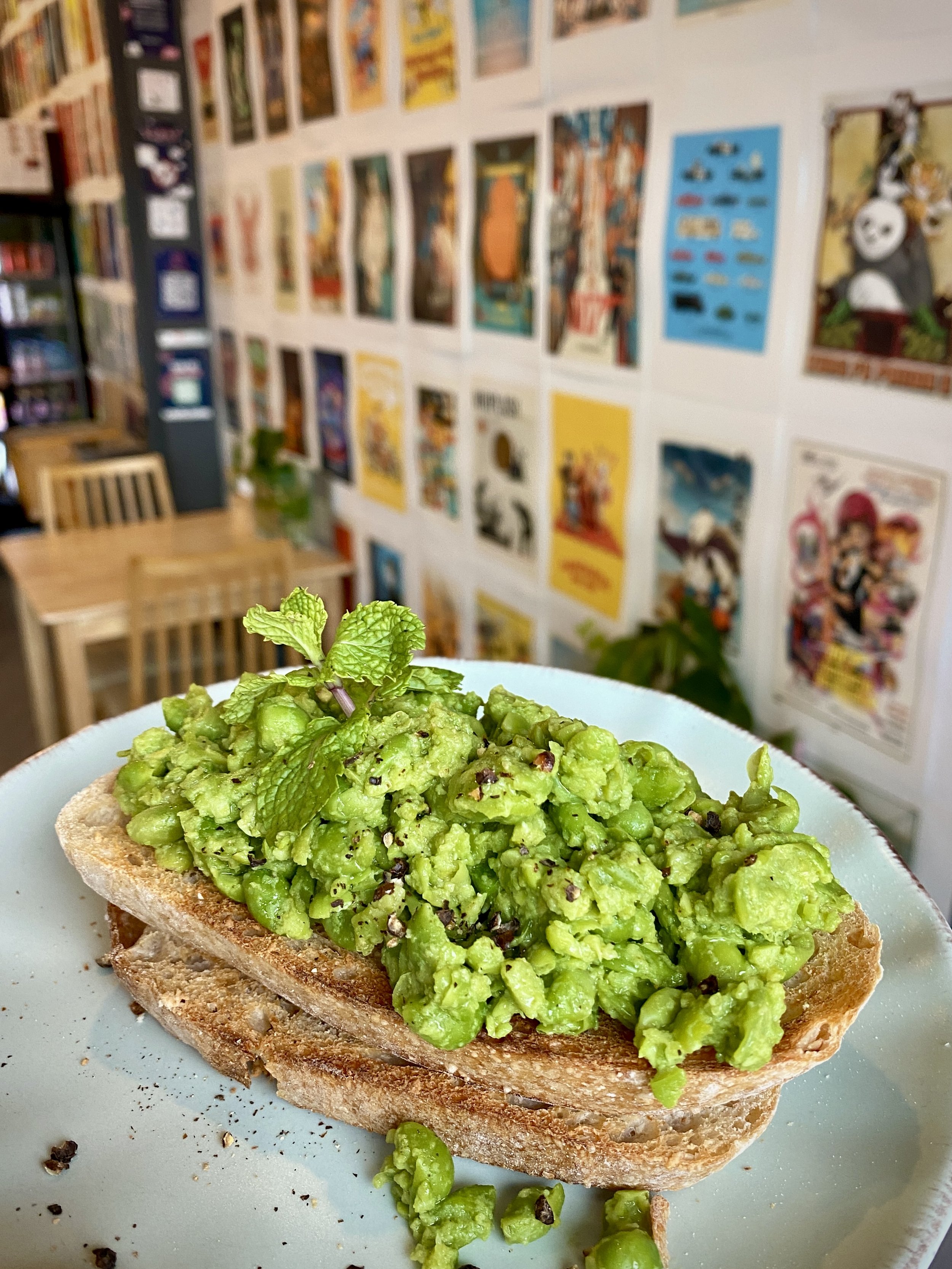 #9 Pea Smash Toast | ถั่วลันเตาบดบนขนมปัง | Vibrant herb-infused smashed peas on sourdough toast, finished with fresh mint, lemon zest & cracked pepper. ทานที่ร้านเท่านั้น ถั่วลันเตาบดปรุงรสด้วยสมุนไพรสด เสิร์ฟบนขนมปังซาวโดว์ โรยด้วยใบมิ้นต์ ผิวมะนาว