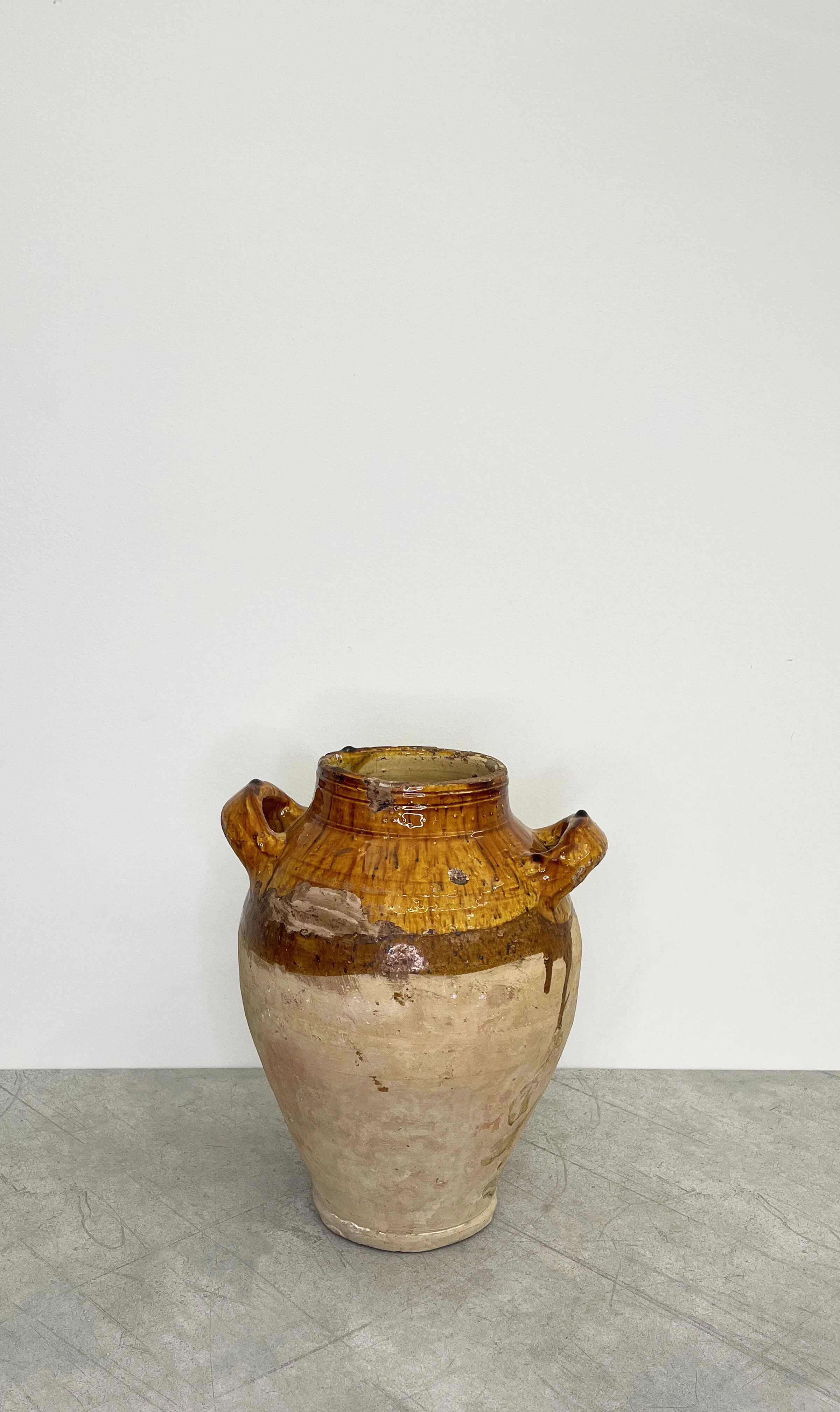 Large antique pot Puglia.jpg