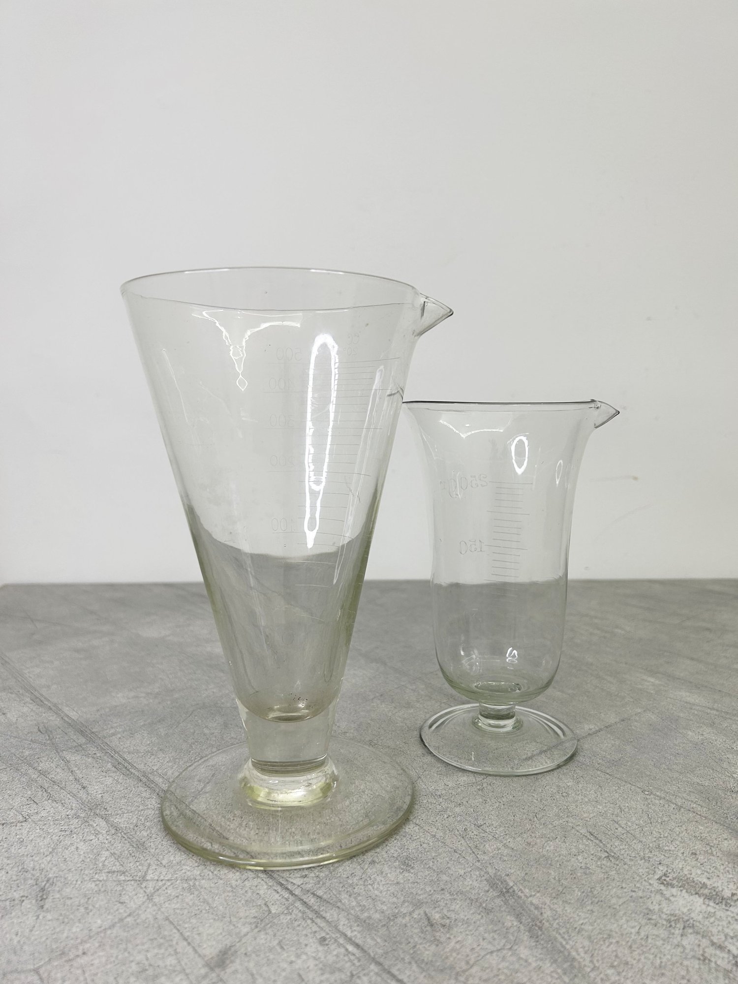 RIVESTO 2 Vintage Glass Mid-Century Measuring Cups