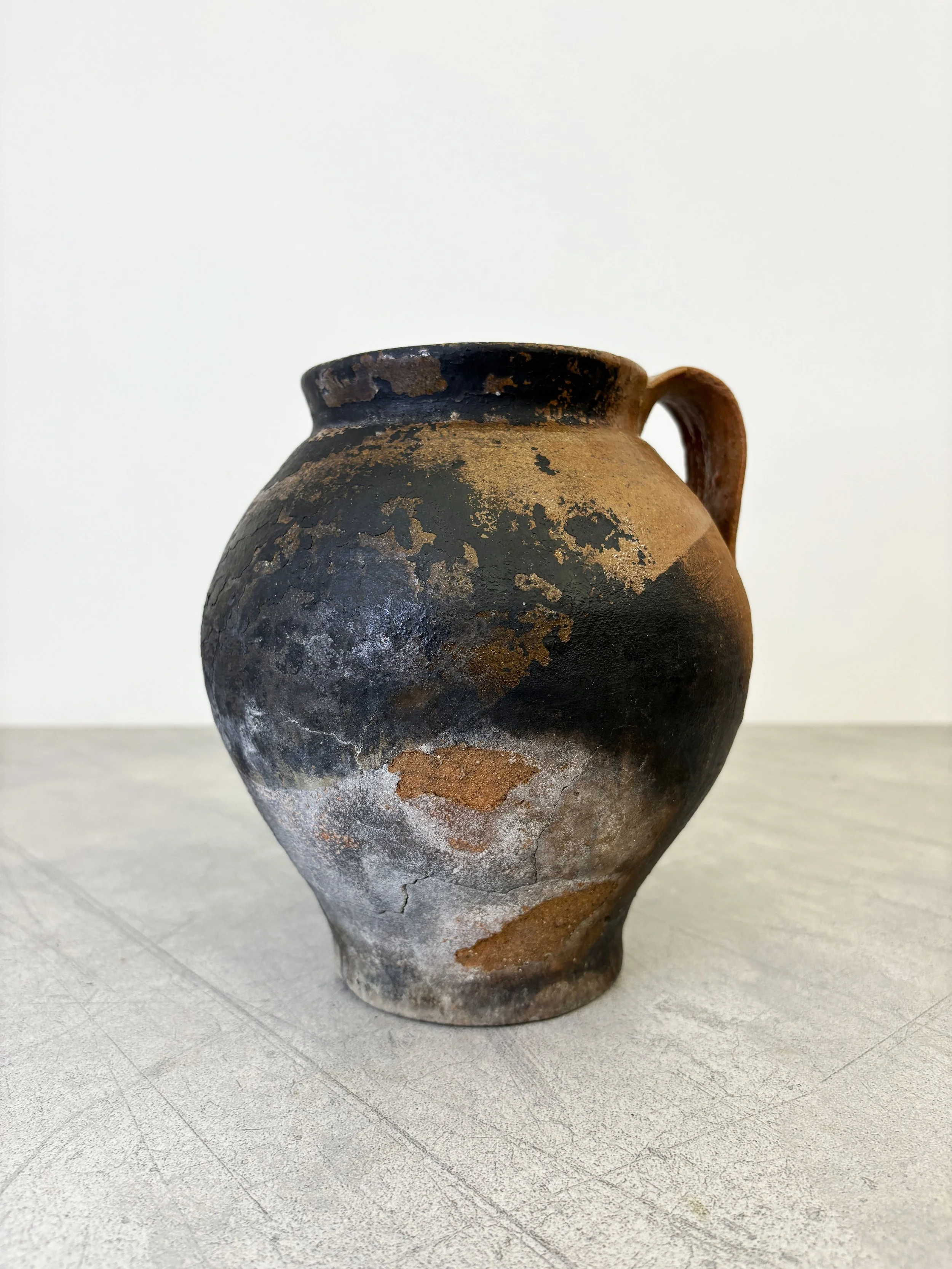rustic pottery Puglia