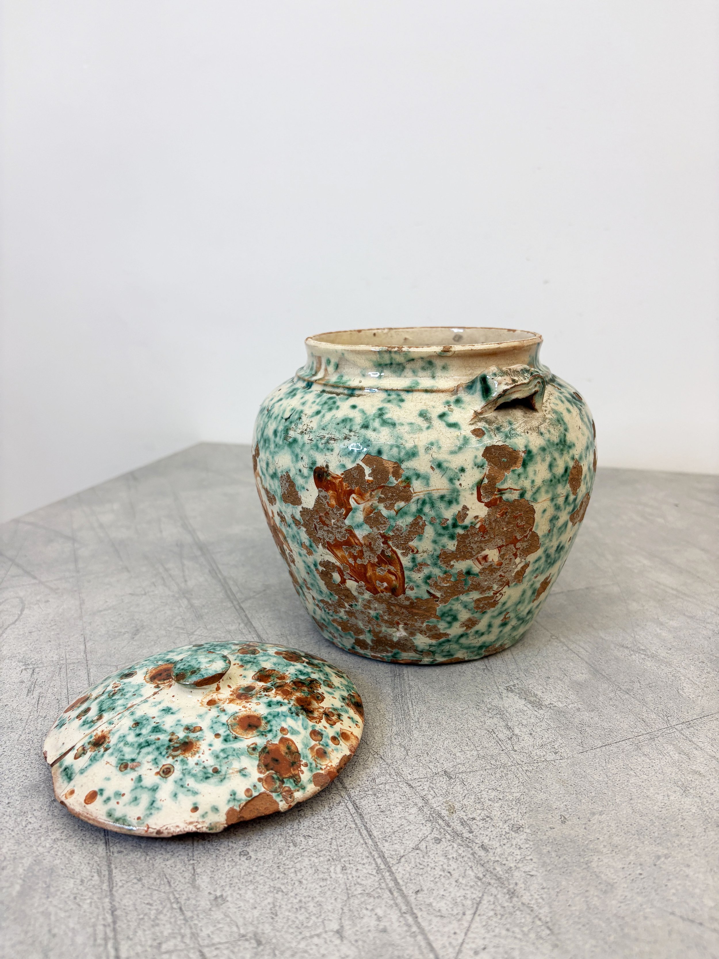 rustic farmhouse pot with lid Puglia