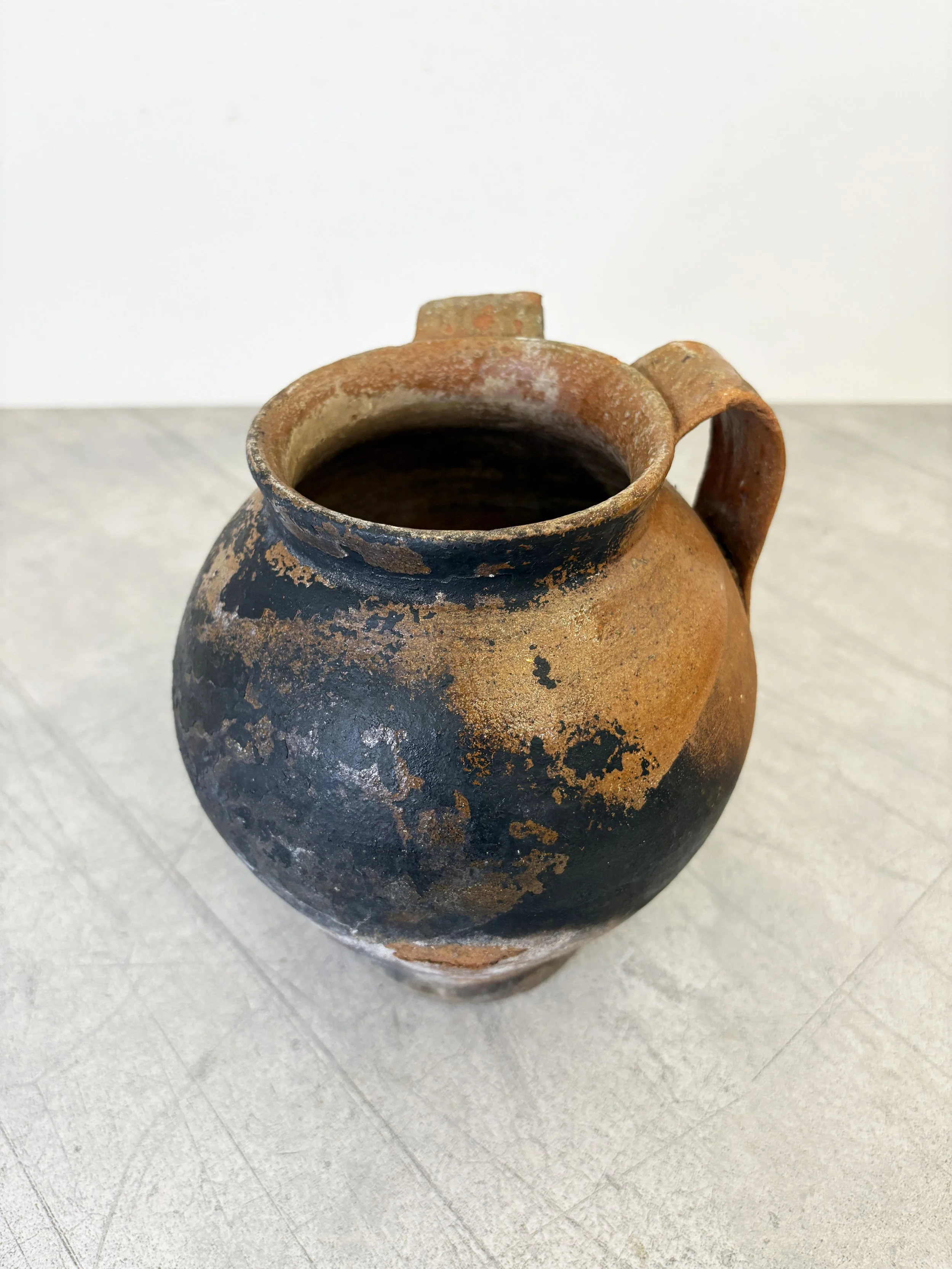 rustic ceramic cooking pot Puglia