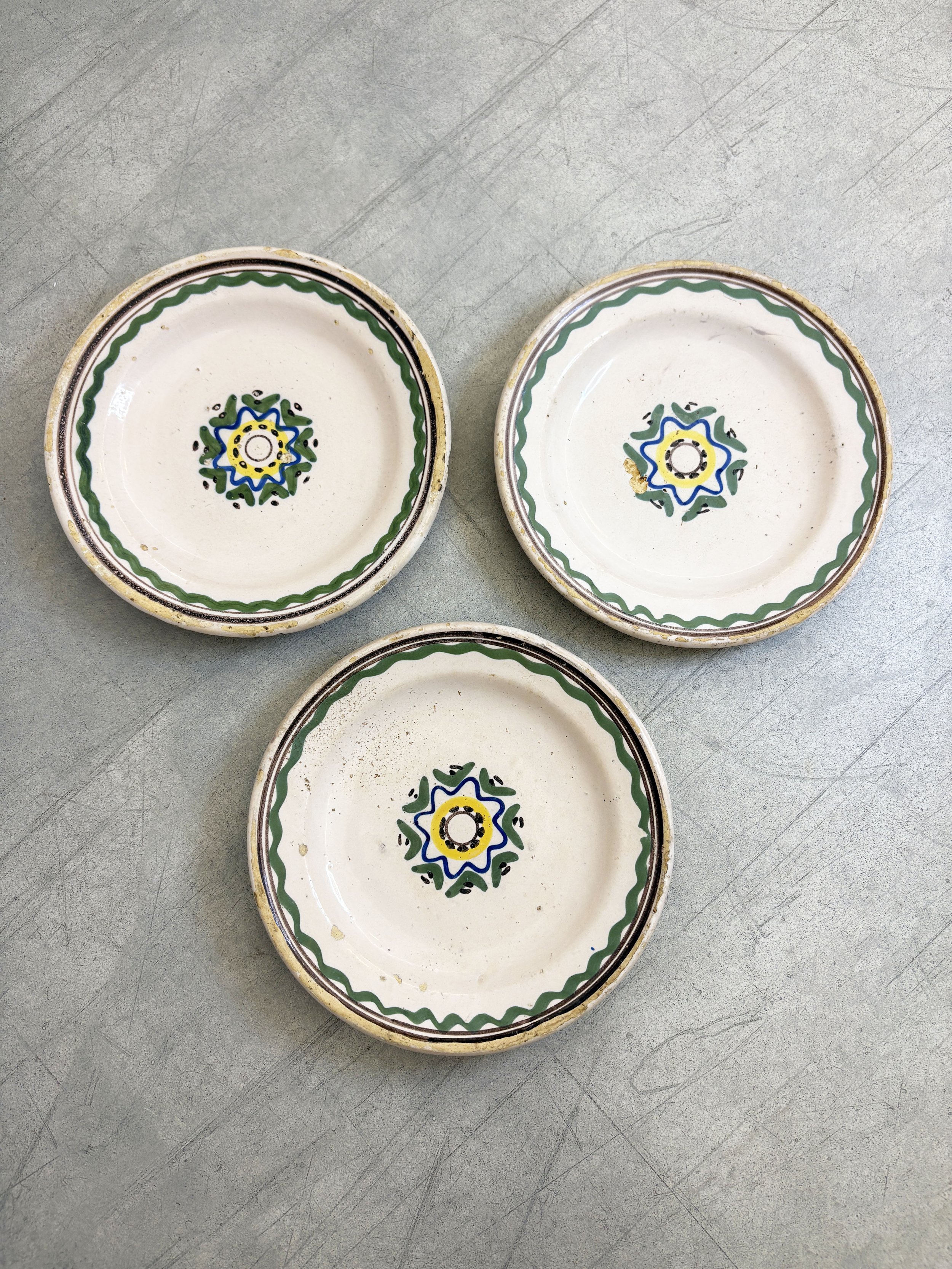 3 rustic Italian plates with star design