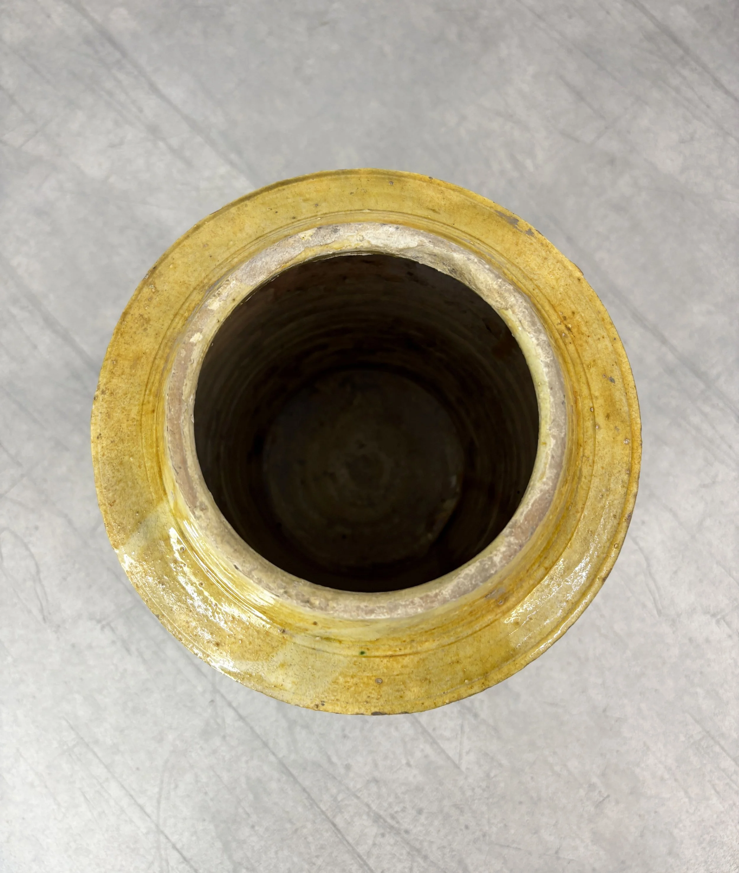 antique pottery Puglia.jpg