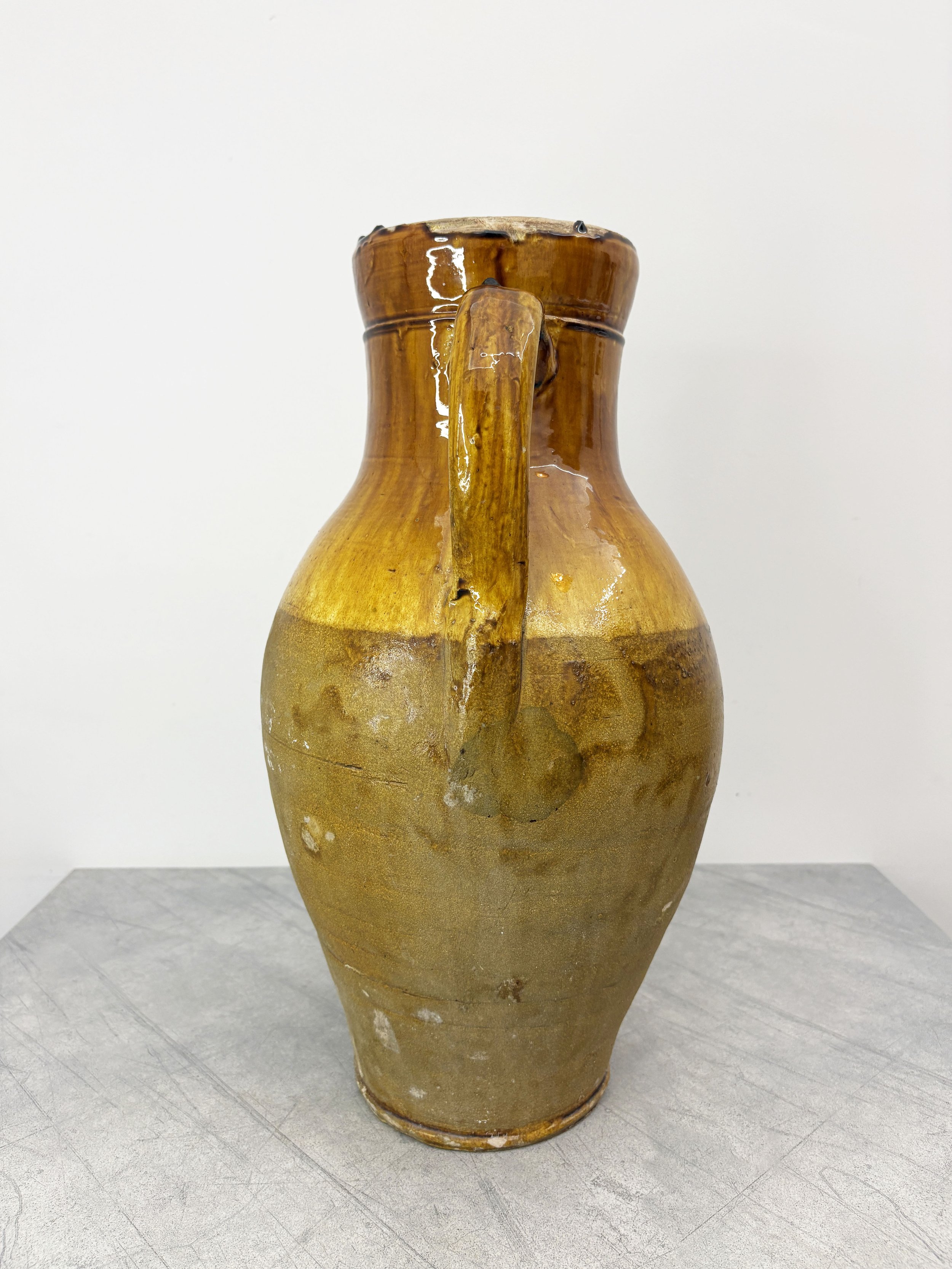 rustic pottery Puglia