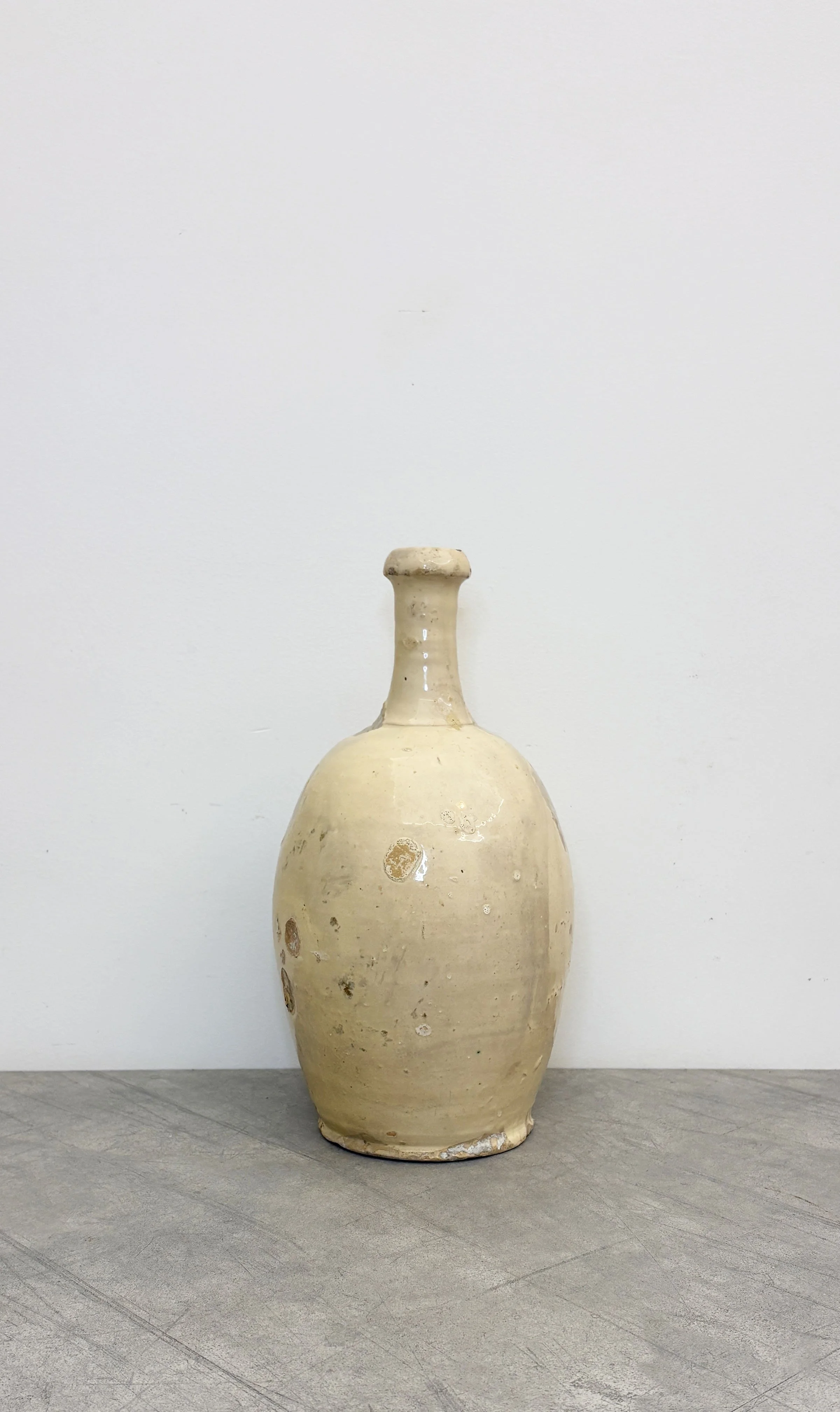 ANTIQUE WHITE CERAMIC BOTTLE PUGLIA