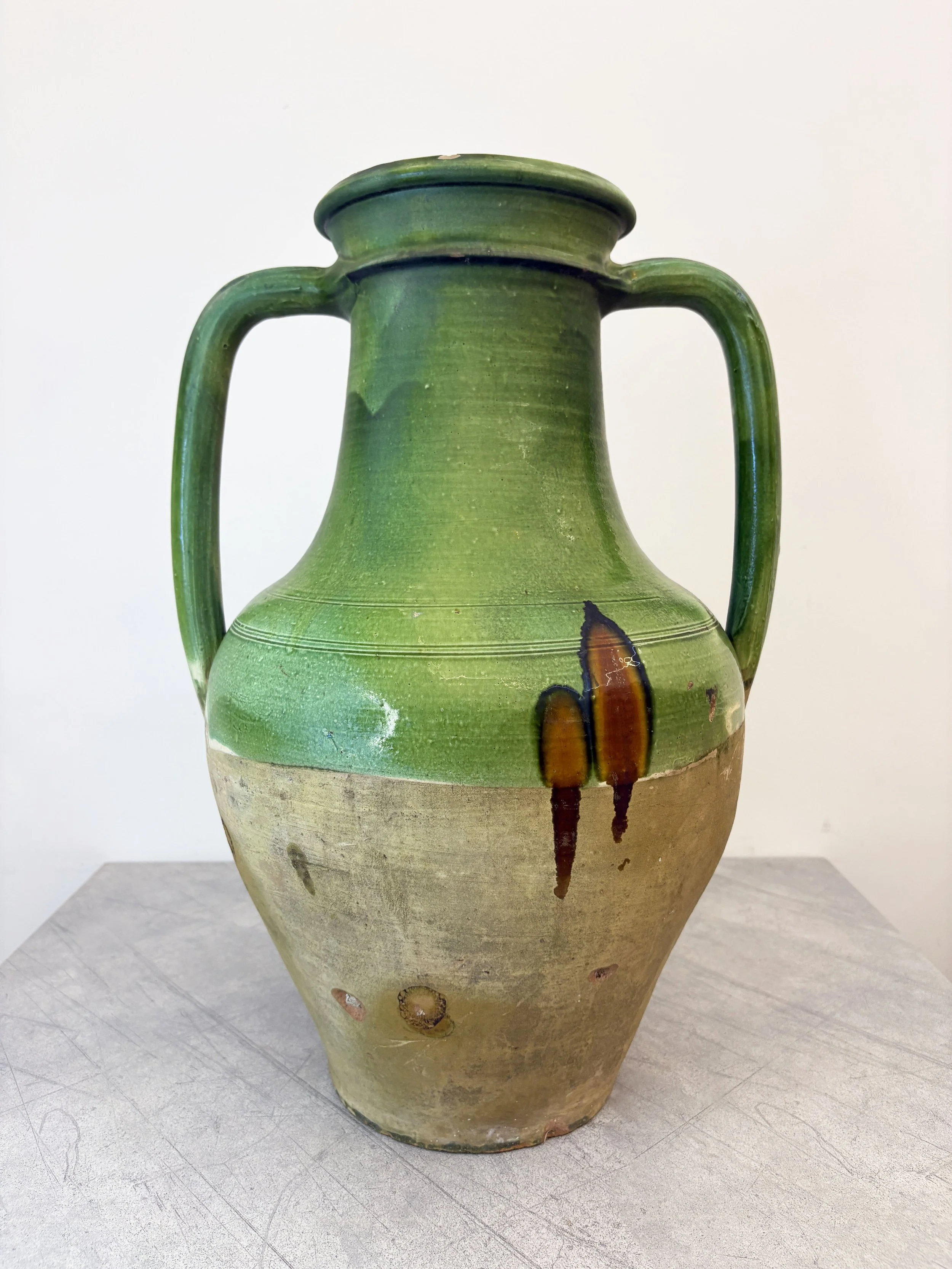 green farmhouse amphora Puglia