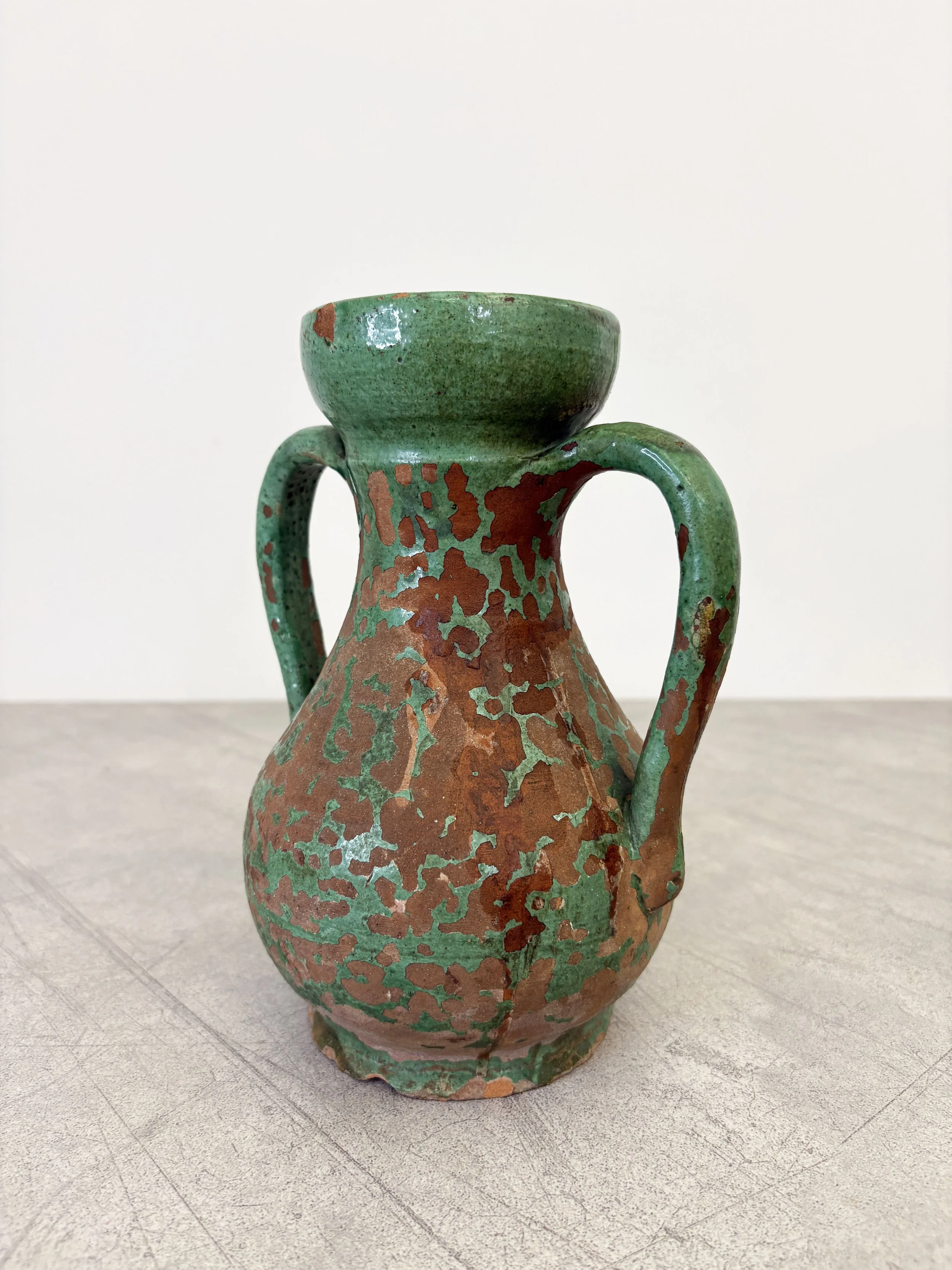 2-handle terracotta vase from Calabria