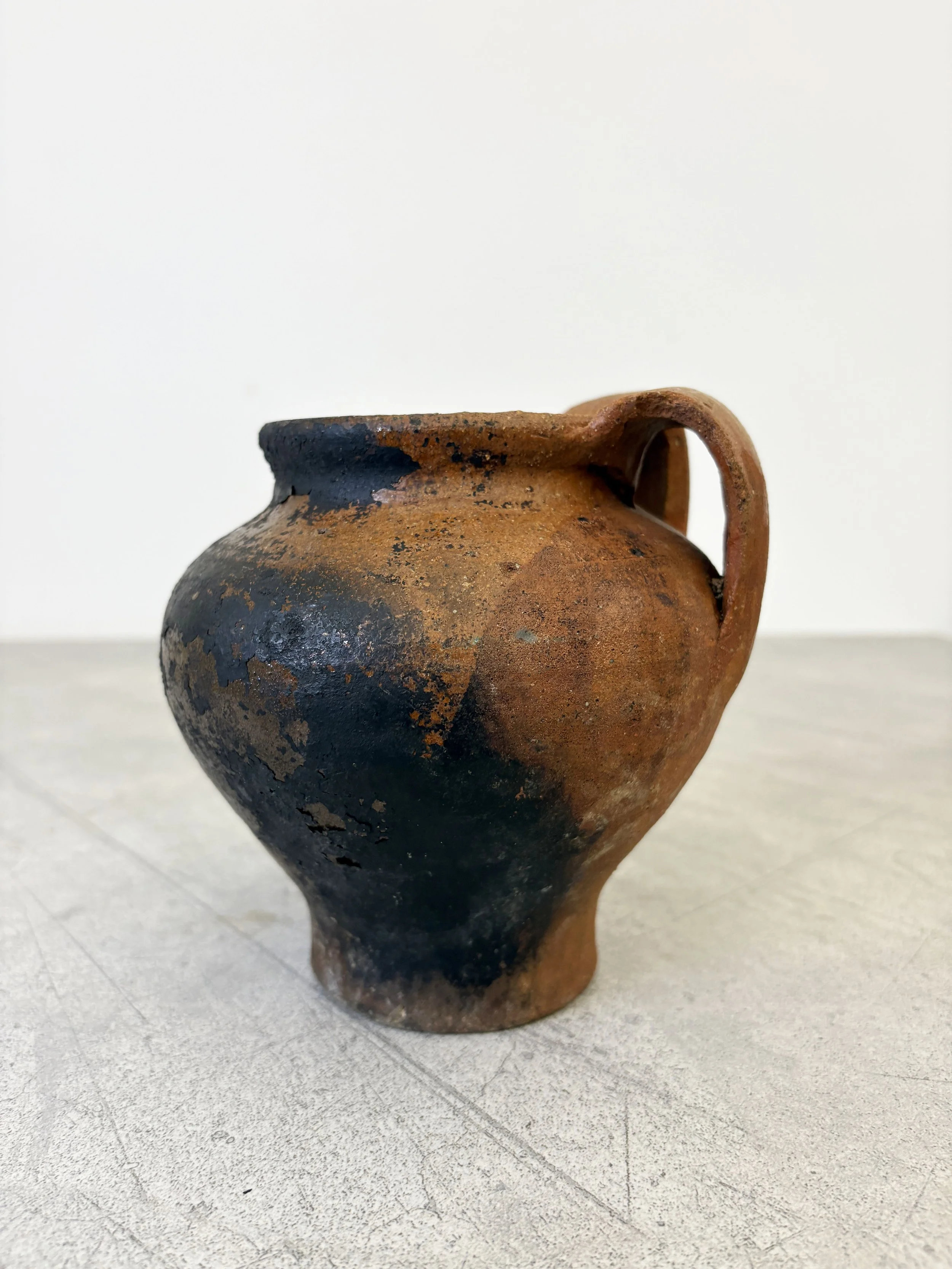 antique cooking pot Puglia