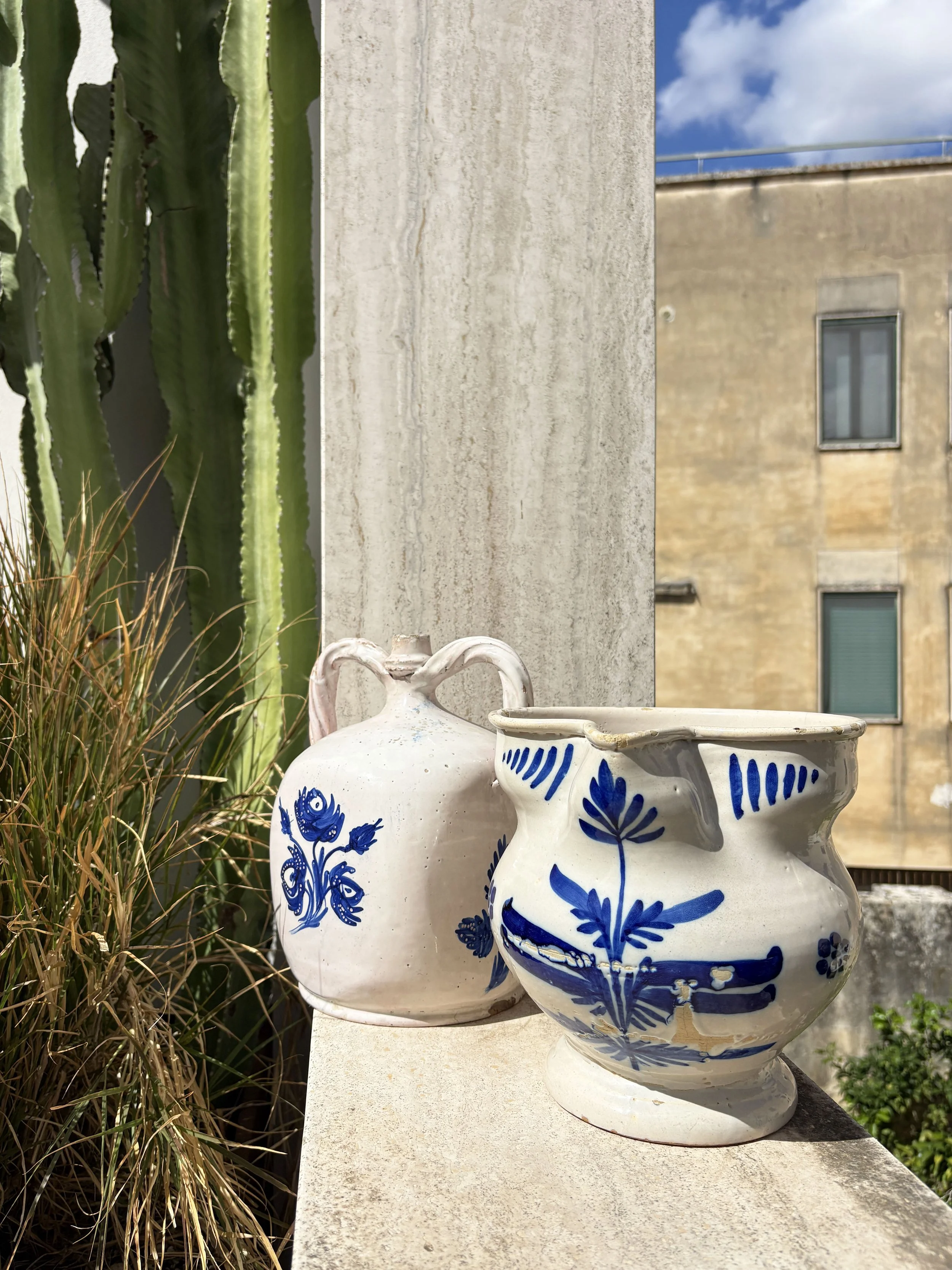 ANTIQUE WHITE & BLUE CERAMICS ITALY