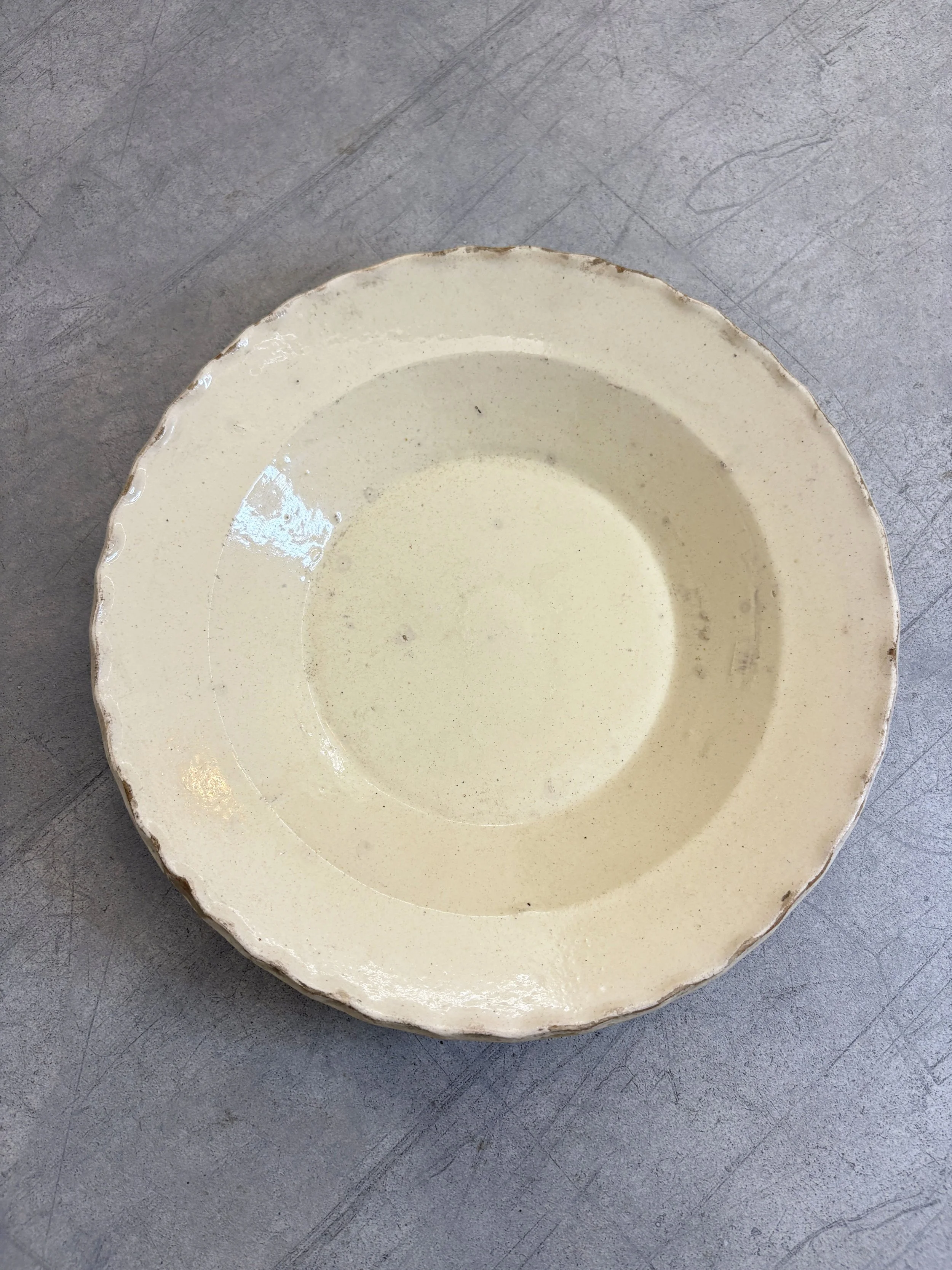 cream glaze plate with scalloped edge Puglia