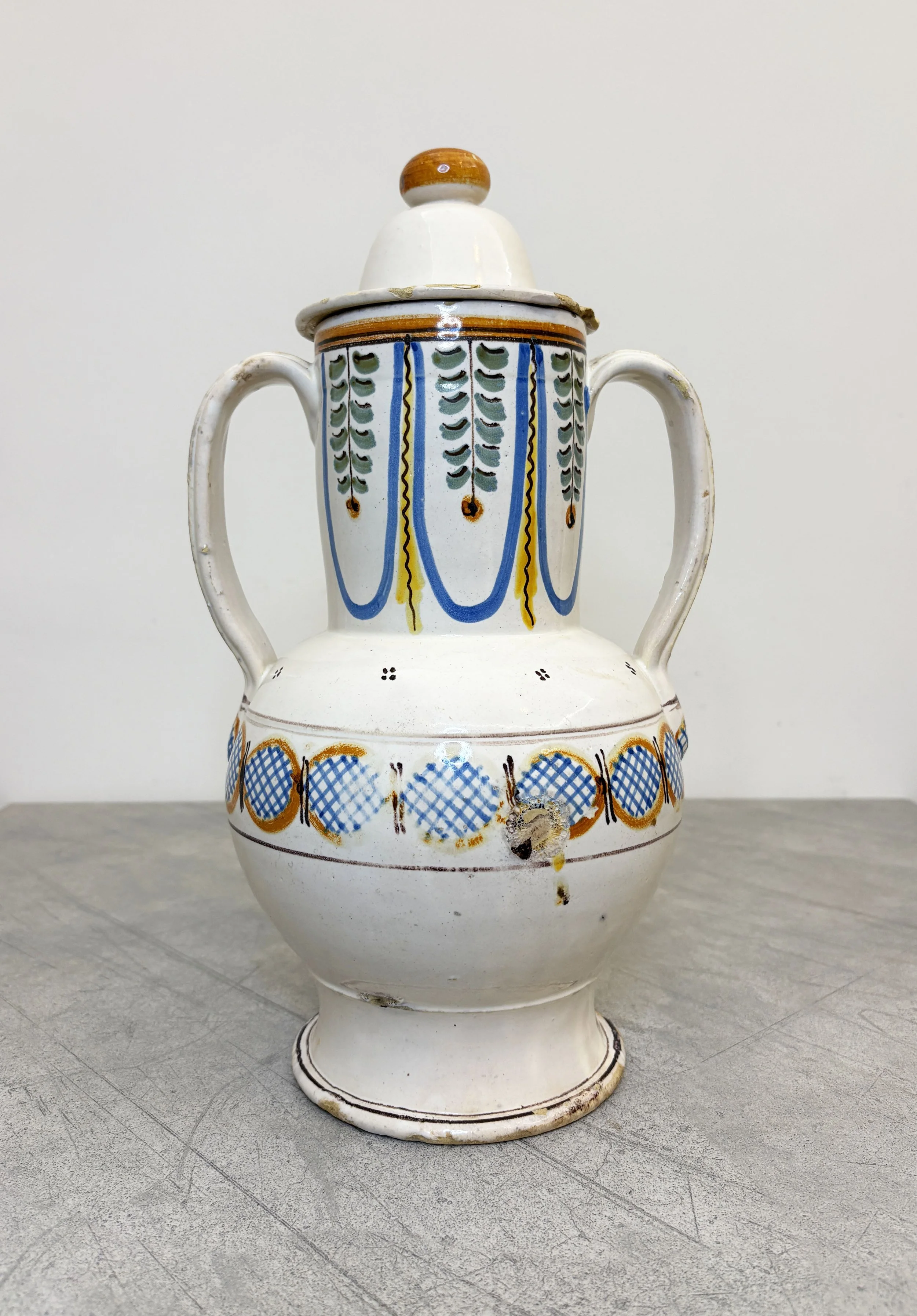 antique vase Puglia