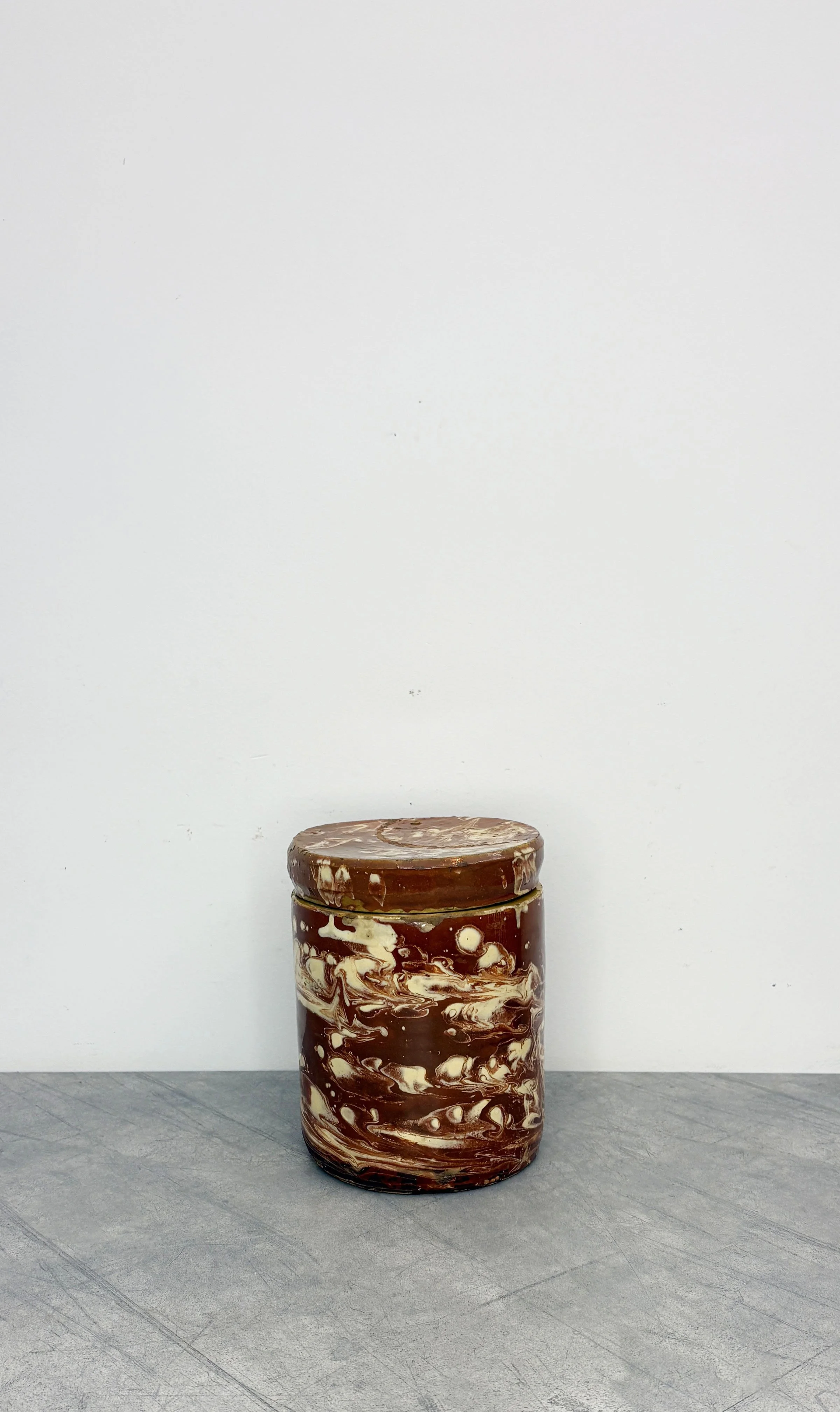 ANTIQUE MARBLED CERAMIC JAR WITH LID