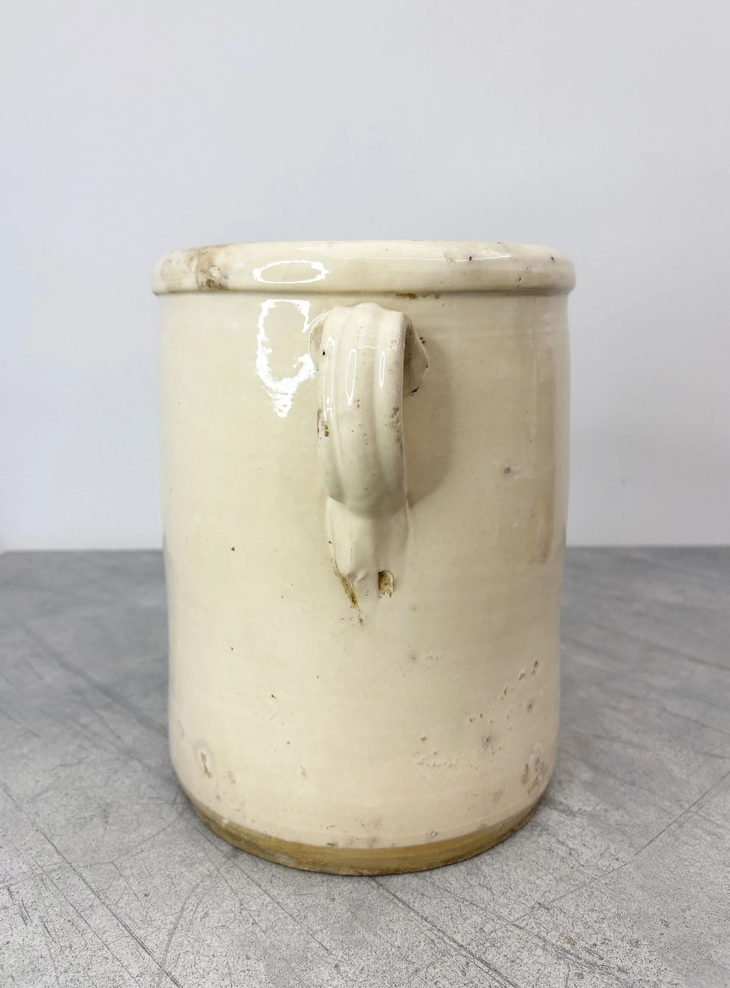 white glazed pottery Puglia