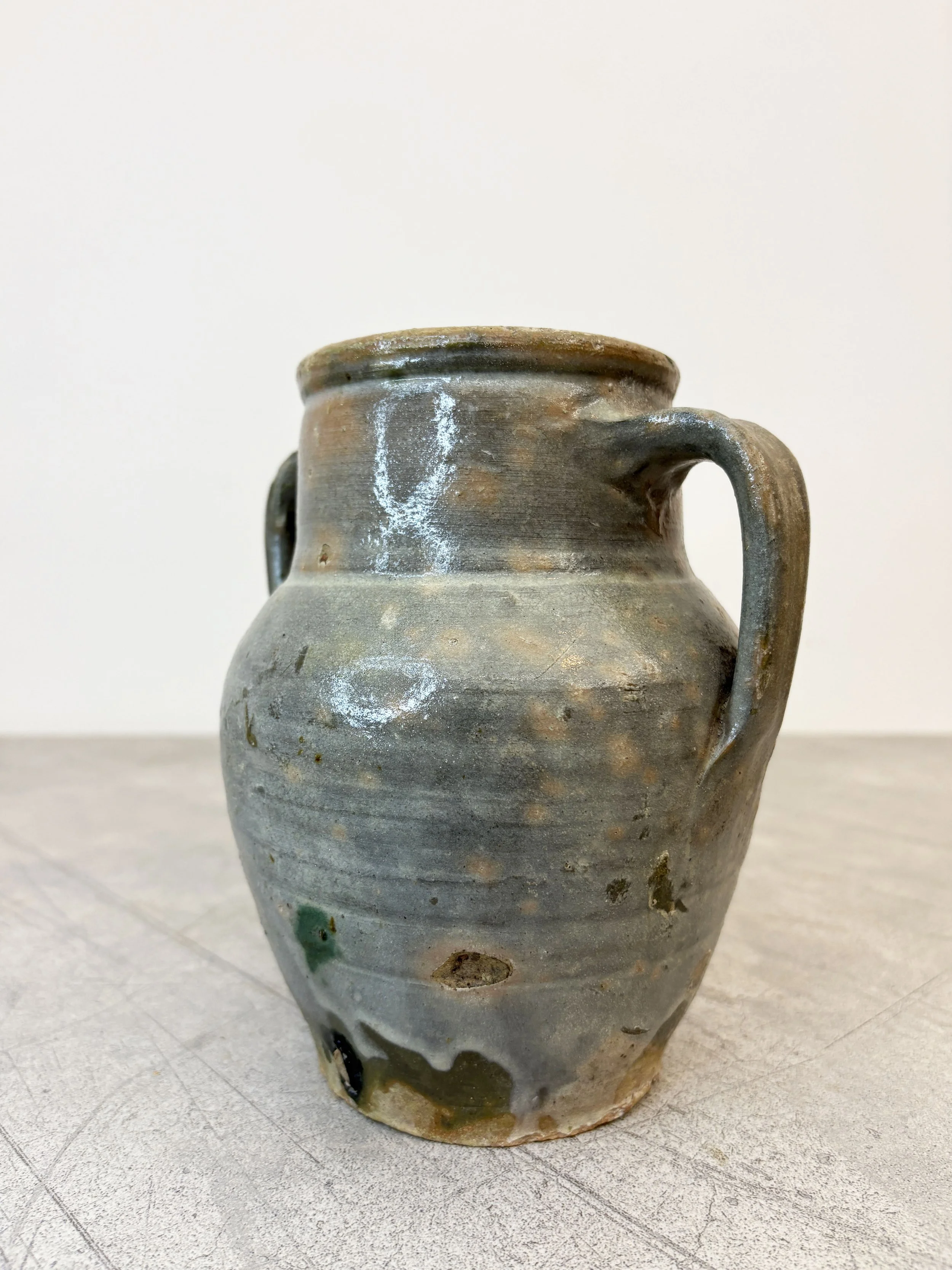 antique vase Puglia
