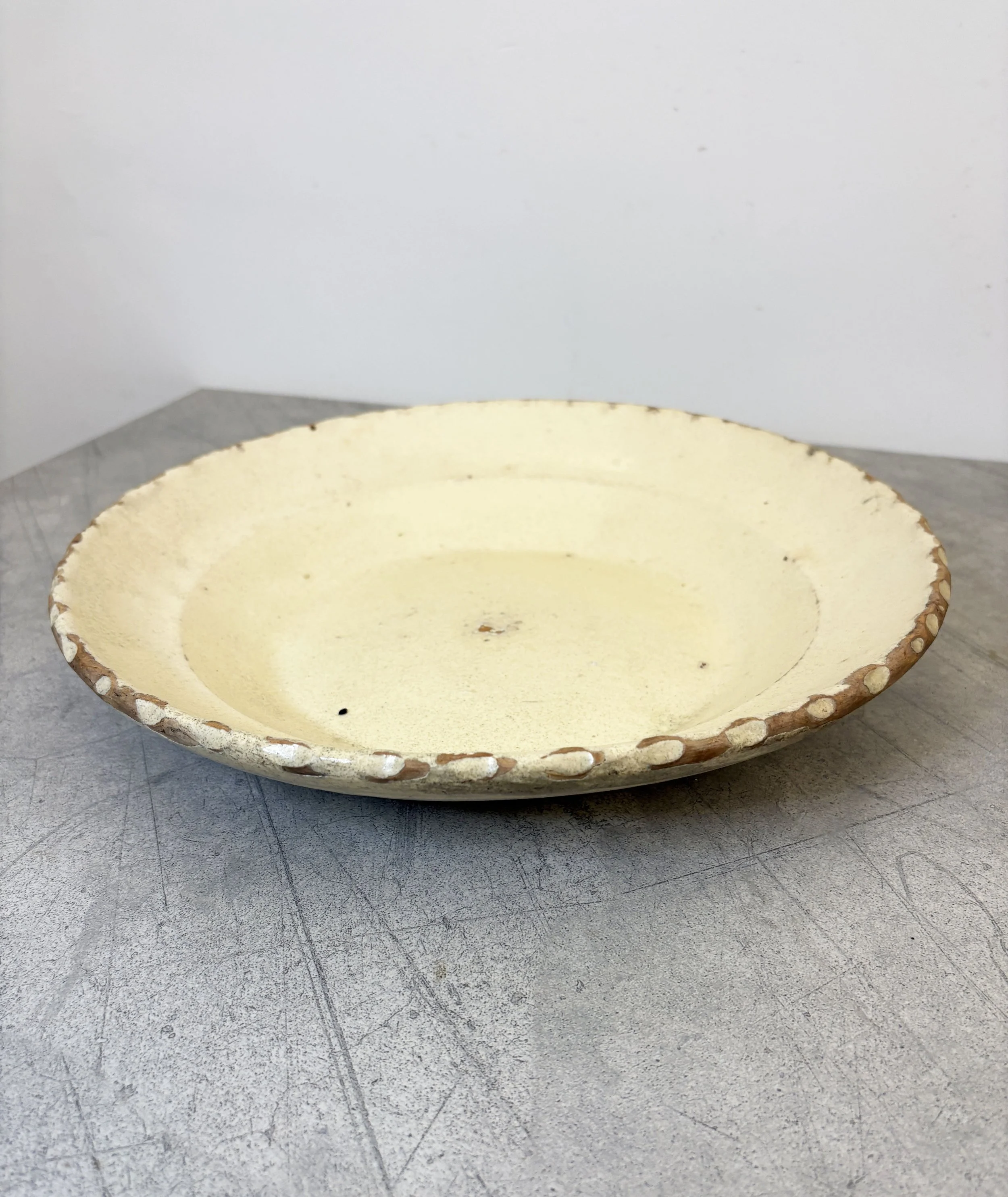 Pugliese scalloped edge cream plate