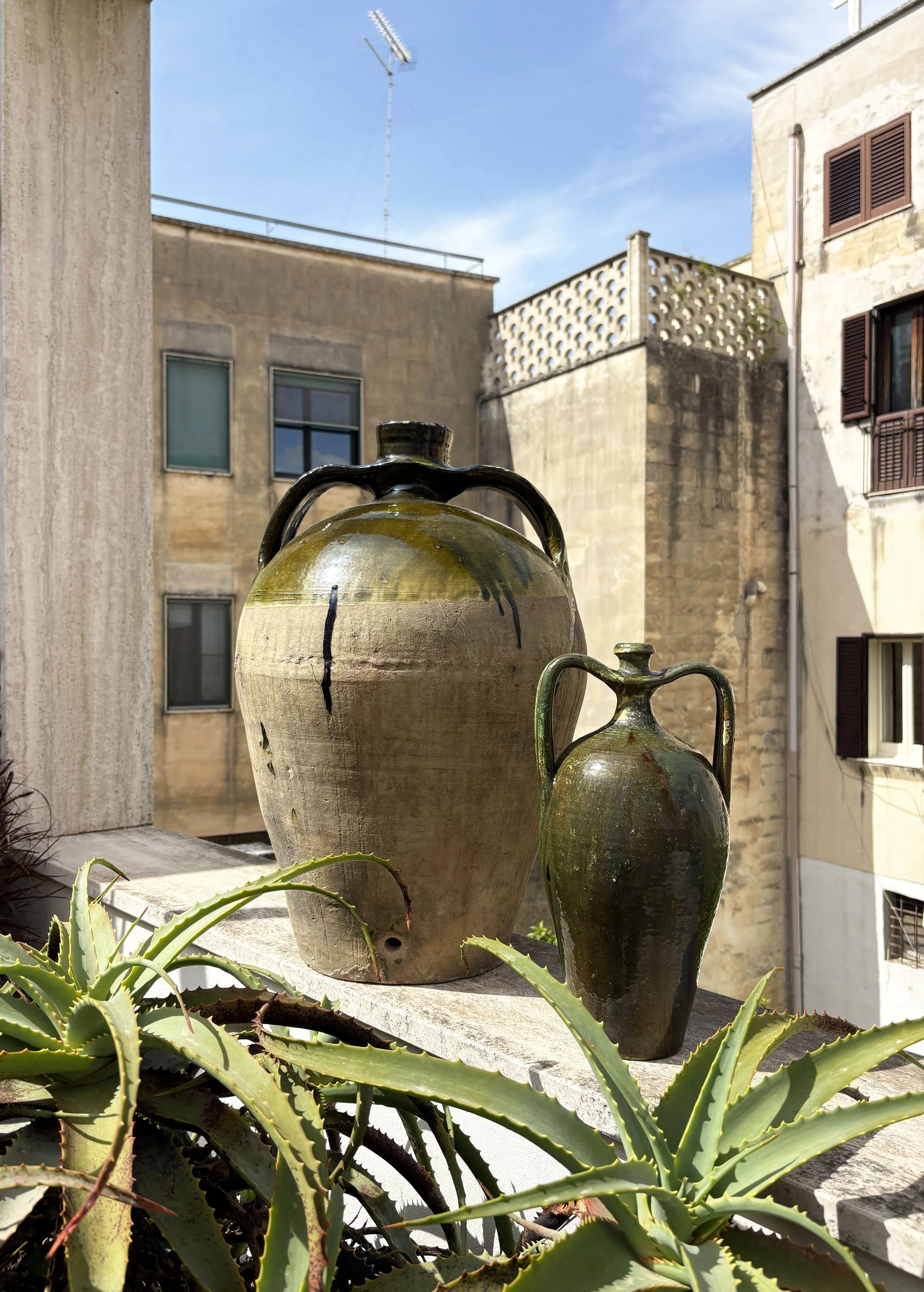 antique calabrese pottery