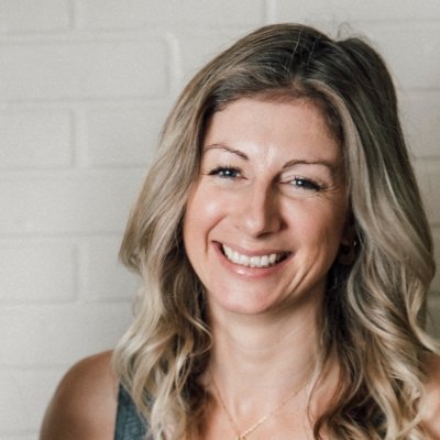 Head shot of Hannah smiling