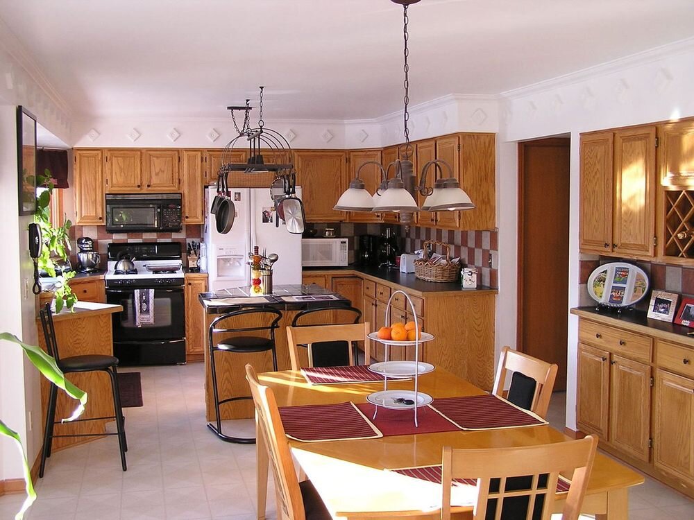 Kitchen and breakfast nook ready for next meal