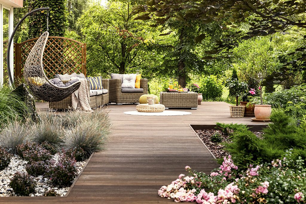 We keep your patio looking good