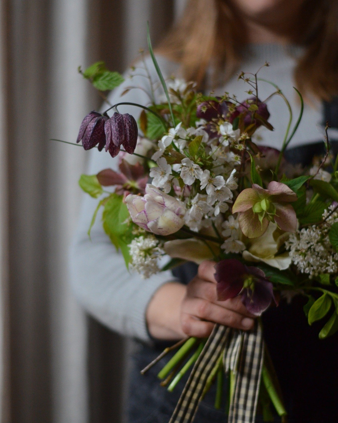 And just like that the fritillaria are over. Our early spring flowers are fading and the ranunculus are just getting into their stride. 

#springflowers #aprilflowers #springbouquet #britishflowers #hampshireflorist #seasonalilty #weddingflowers