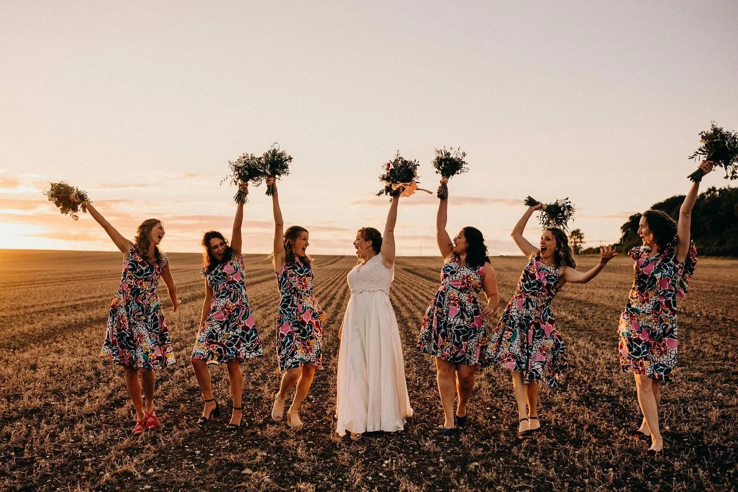 Beautiful autumnal light captured by @dominikamiechowska_photography at H &amp; T&rsquo;s September wedding 2020 

#septemberwedding #autumnwedding #seasonalweddingflowers #hampshireflorist