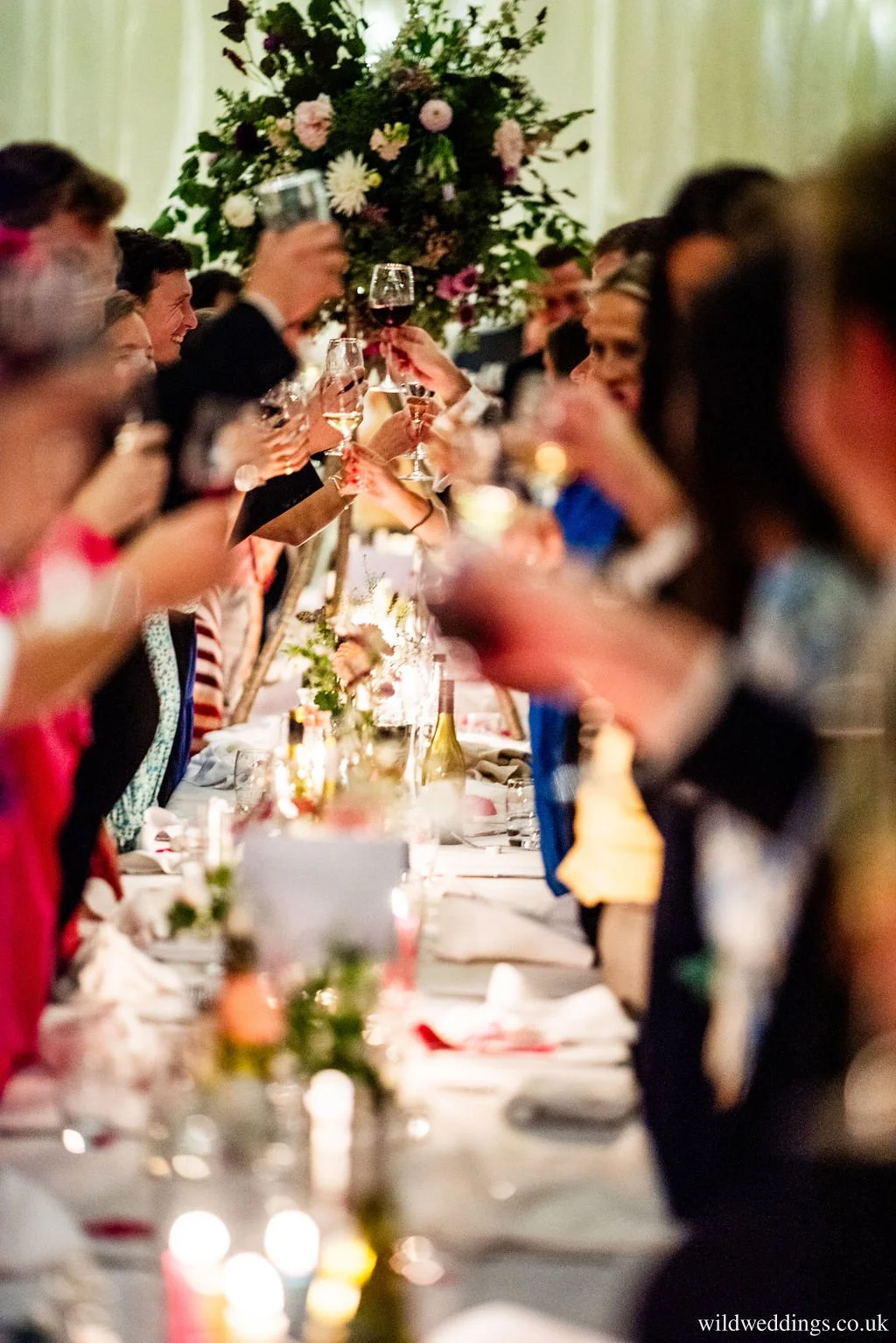 Autumnal evenings helping create a magical wedding breakfast for N &amp; E last October

📸@wildweddings

#seasonalflowers
#hampshireflorist #tablescapes #tableflowers #marqueewedding #autumwedding #seasonalflowers