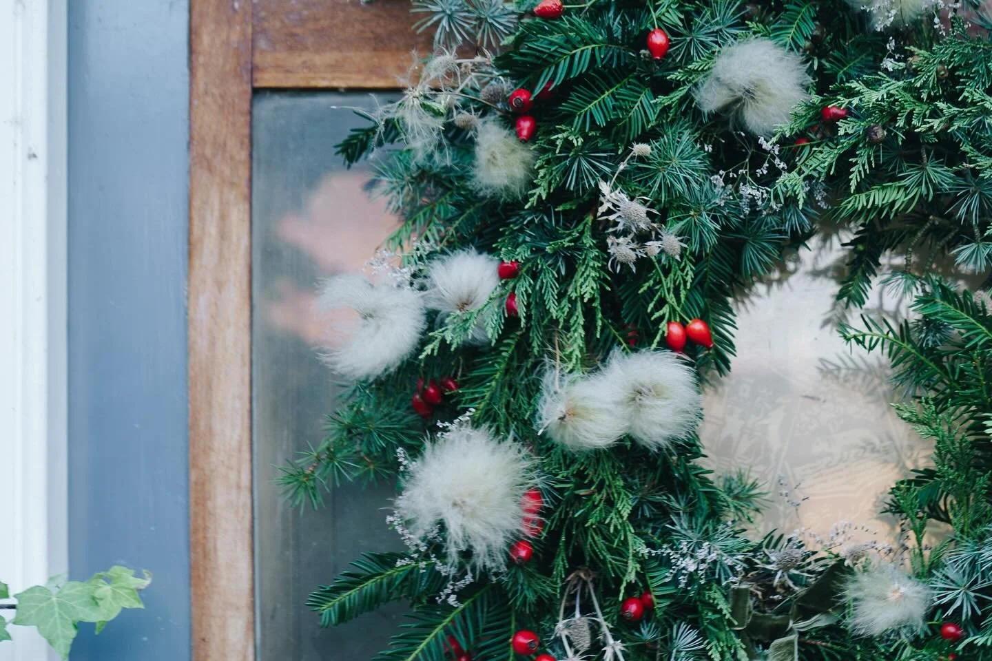 Last couple of spaces available for our evening wreath workshop @theguninnkeyhaven 3rd December 2025 5.45pm join us for some creativity, mince pies and mulled wine.