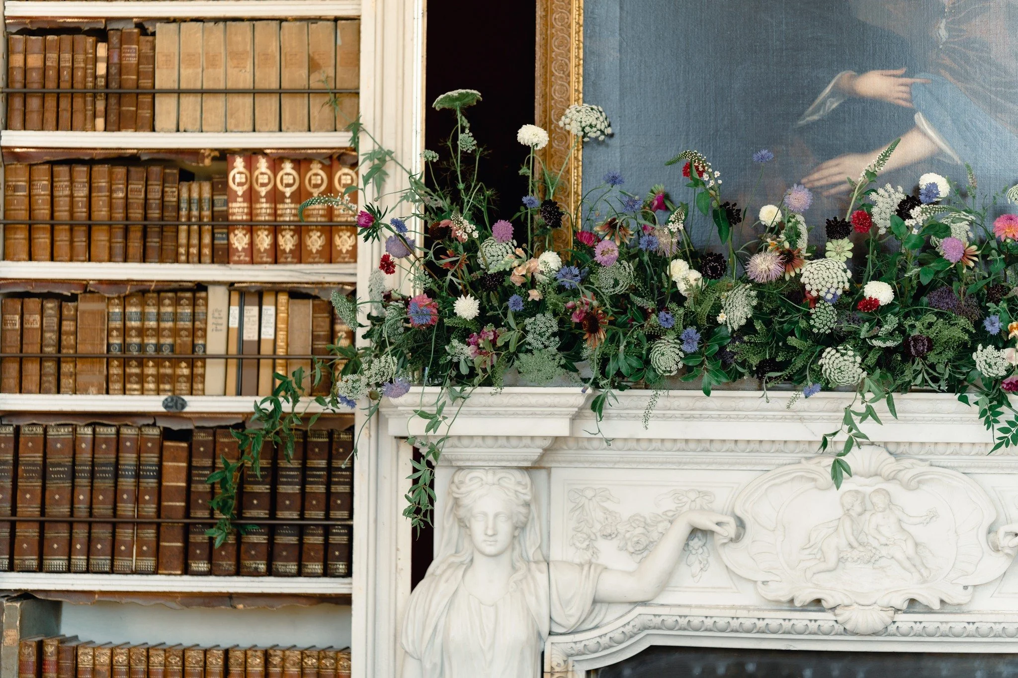 We've still got some availability left for 2026 and are starting to take bookings for 2027! Do get in touch if you want to chat seasonal and sustainable flowers for your big day.

captured by @rebeccasearlephotography 
Venue @stgileshouseweddings 

#