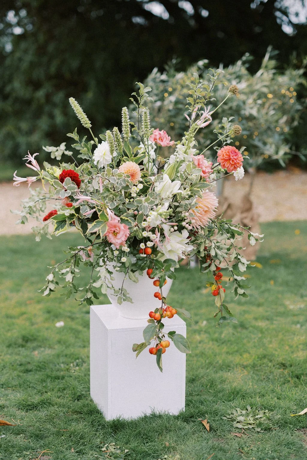 Lucy and Joe Pylewell Park Agnes black kemlo hampshire wedding florist7.jpg