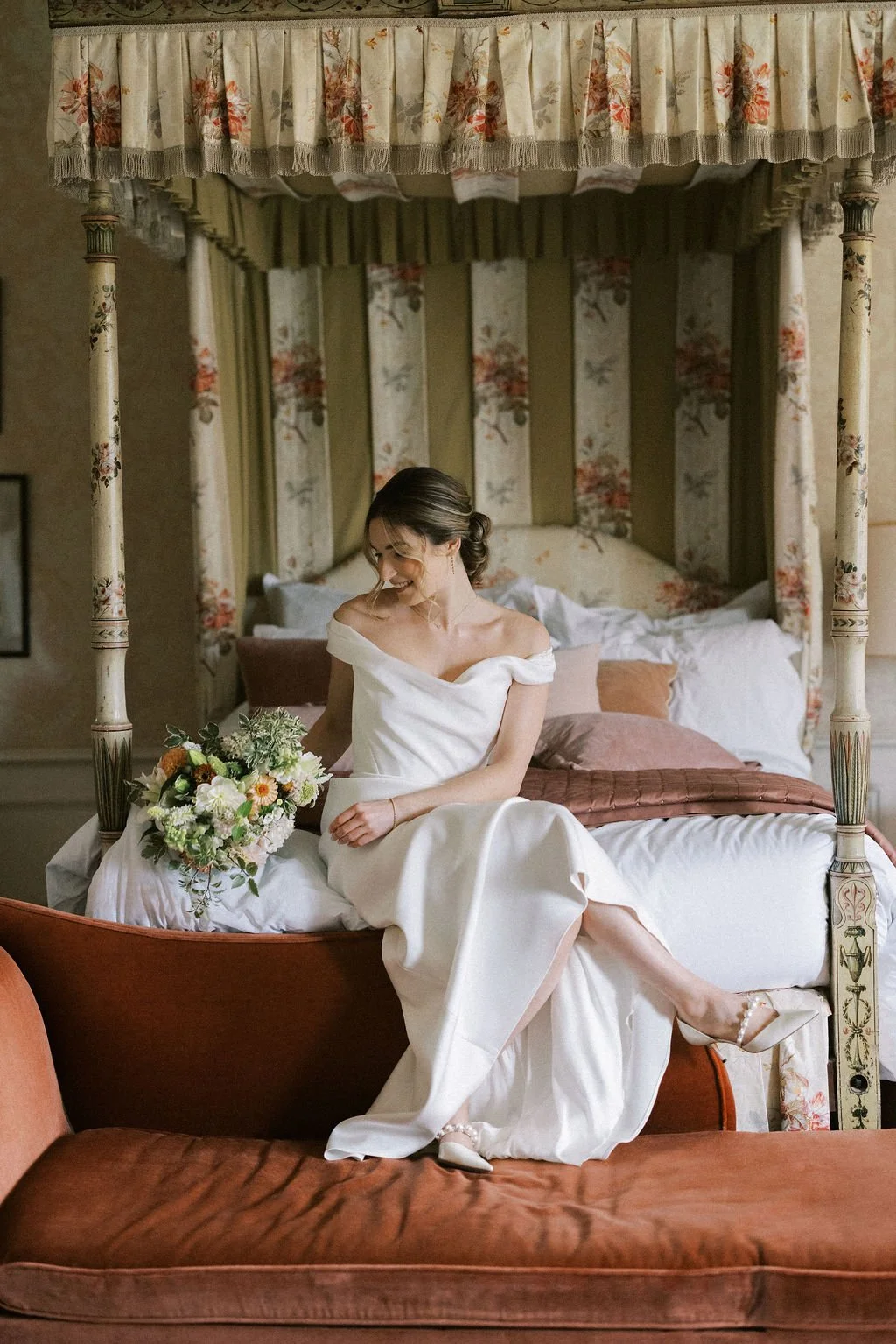 Lucy and Joe Pylewell Park Agnes black kemlo hampshire wedding florist29.jpg