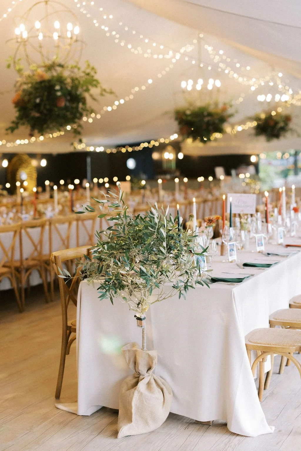 Lucy and Joe Pylewell Park Agnes black kemlo hampshire wedding florist43.jpg