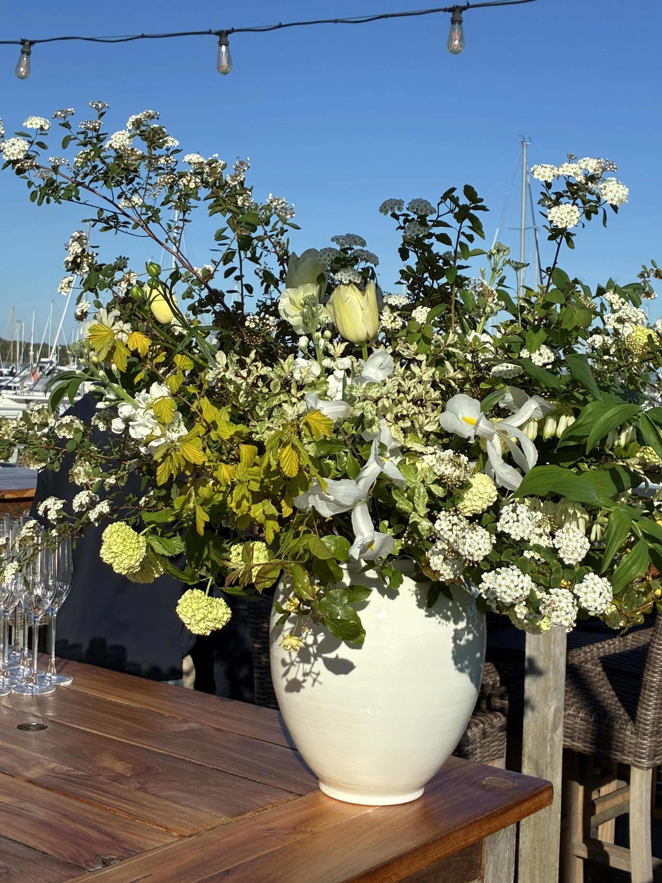 Whites and greens for an elegant Wedding anniversary celebration