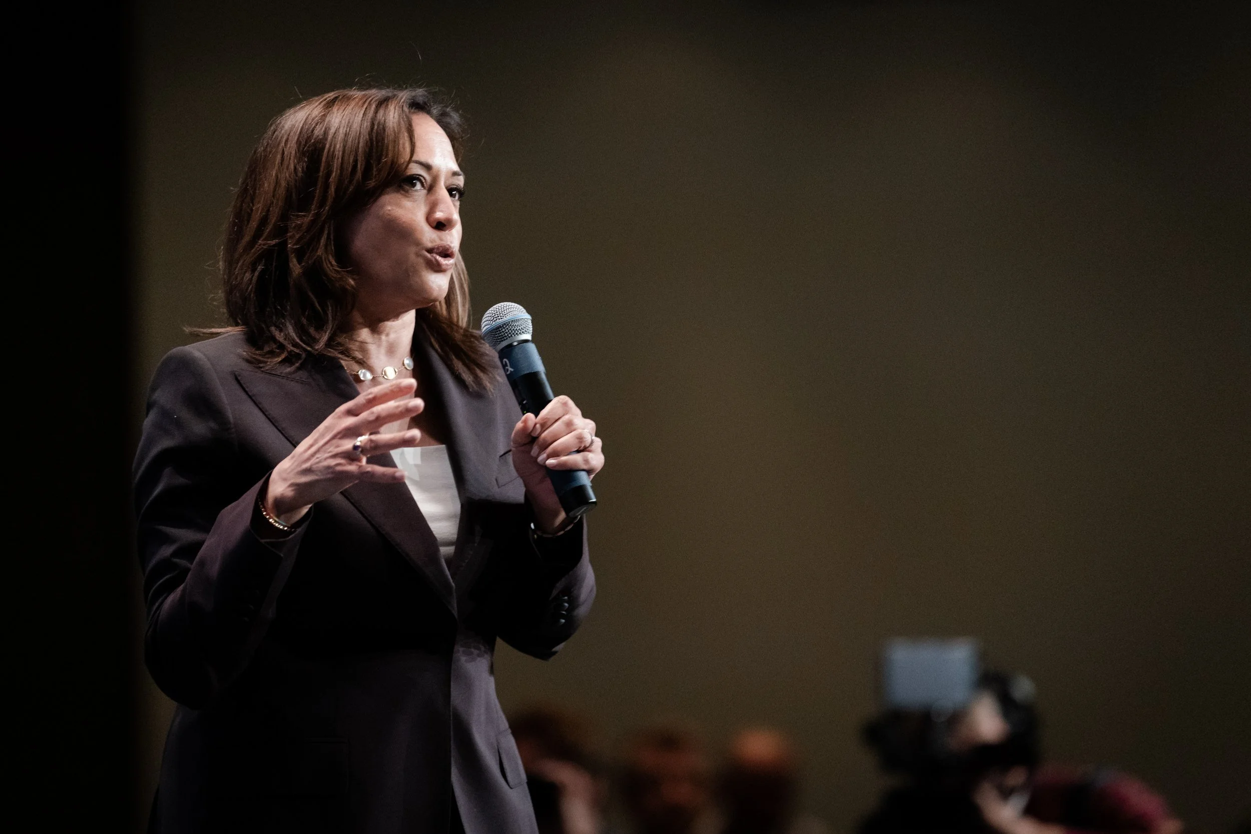 Kamala Harris calls Trump a “fascist” and unfit for office