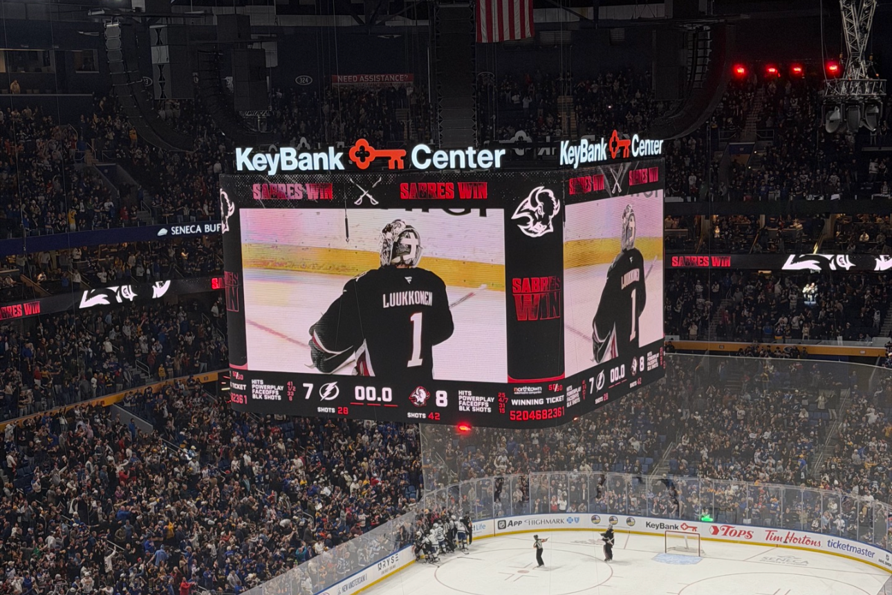 Sabres weather the storm, defeat Lightning 8-7 in thriller