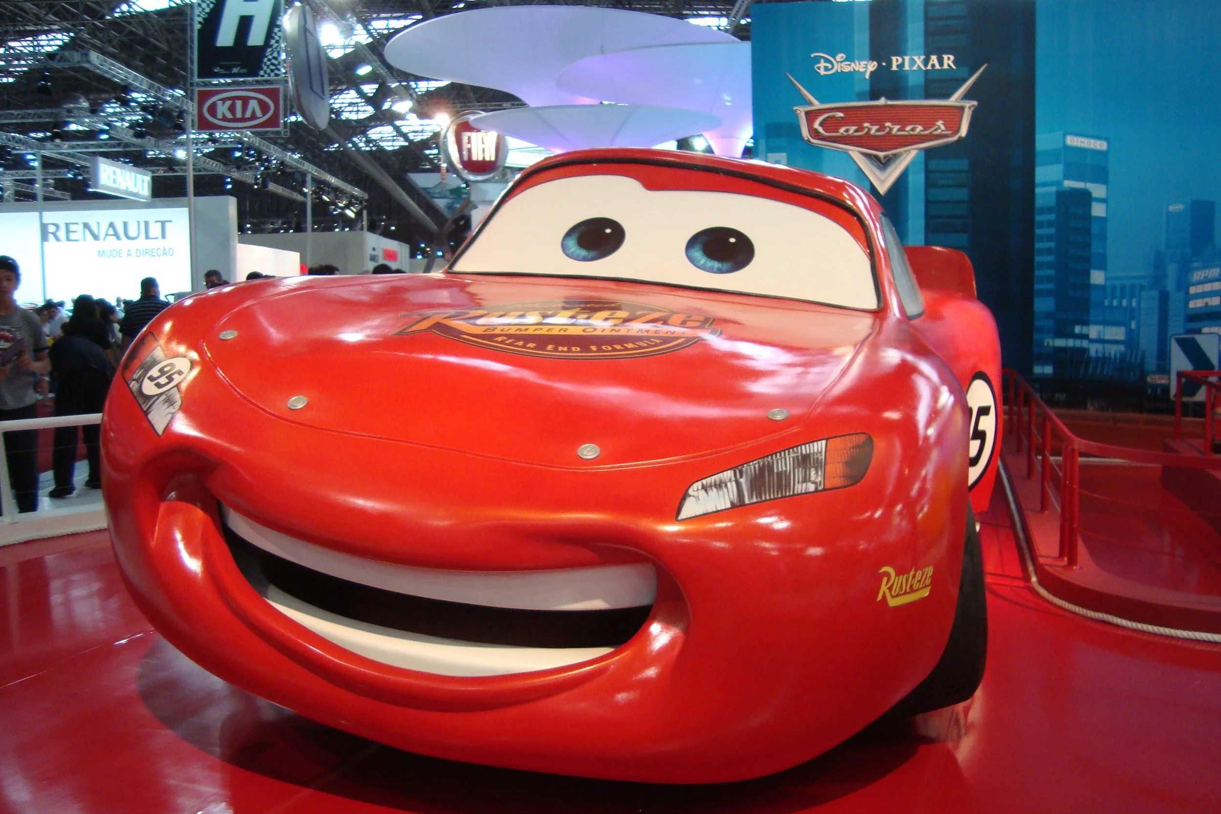 The King crashes, rookie saves the day, Chick Hicks wins anyway