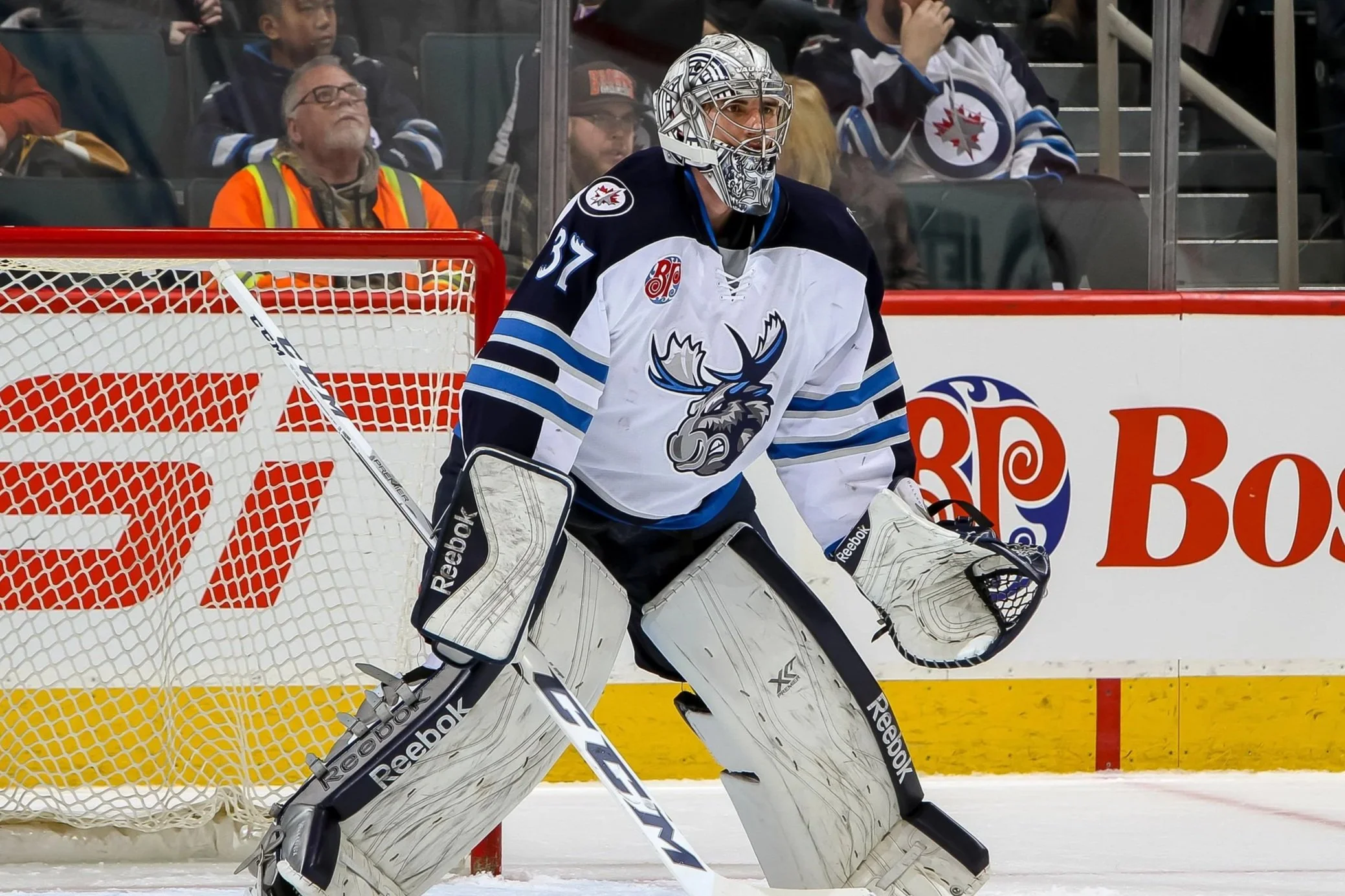 New Jersey Devils acquire Connor Hellebuyck
